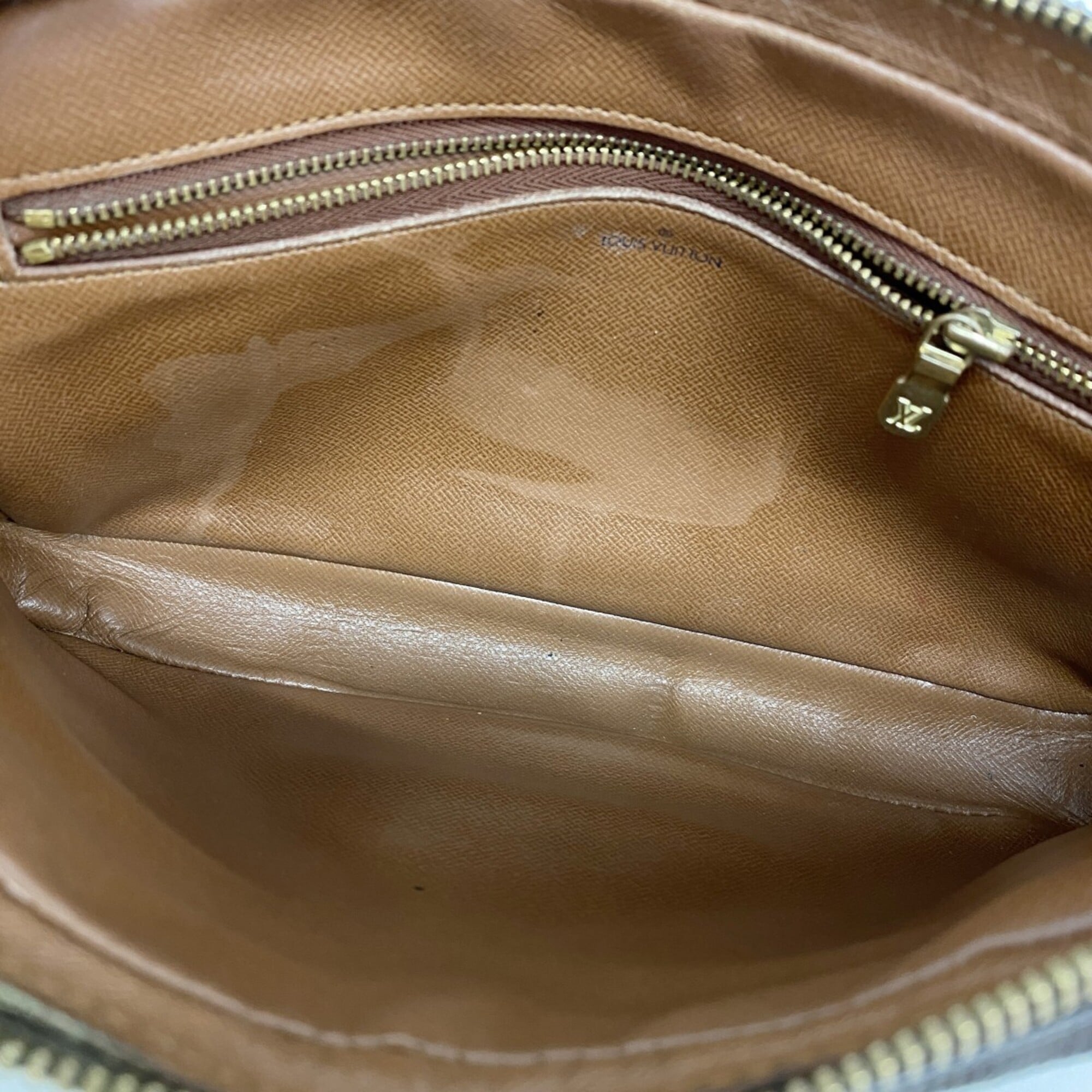 Louis Vuitton Brown Clutch Bag (Pre-Owned)