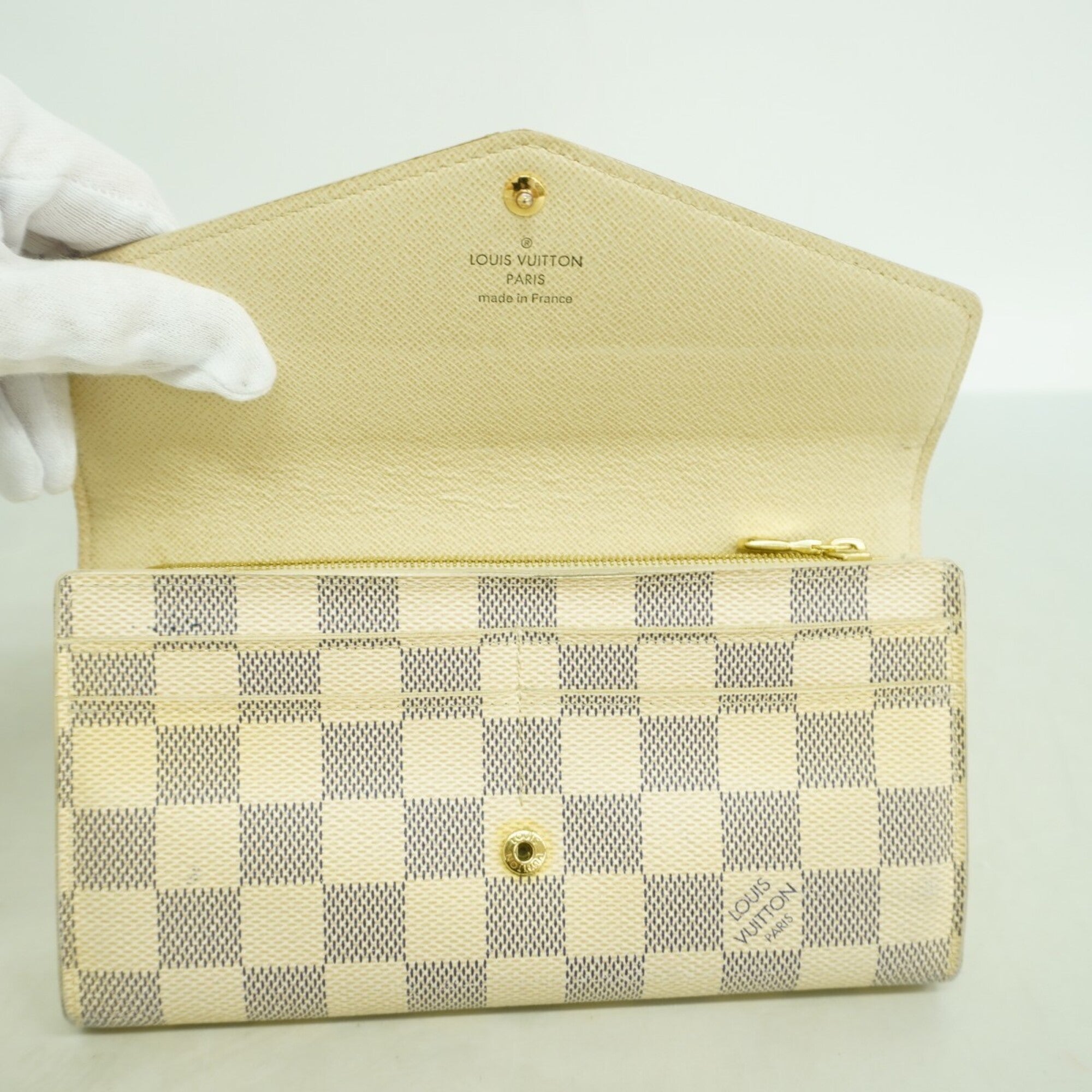 Louis Vuitton White Long Wallet (Bi-Fold) (Pre-Owned)