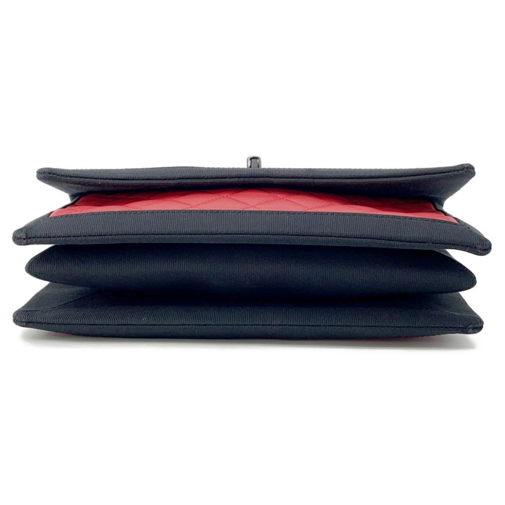 Chanel Black Red Color Leather Shoulder Bag (Pre-Owned)