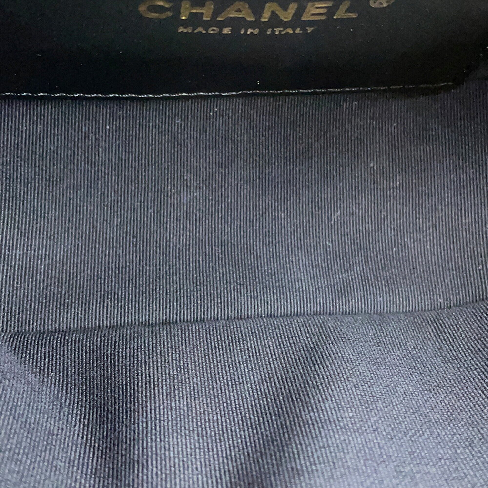 Chanel Matelasse White Grained Calfskin Shoulder Bag (Pre-Owned)