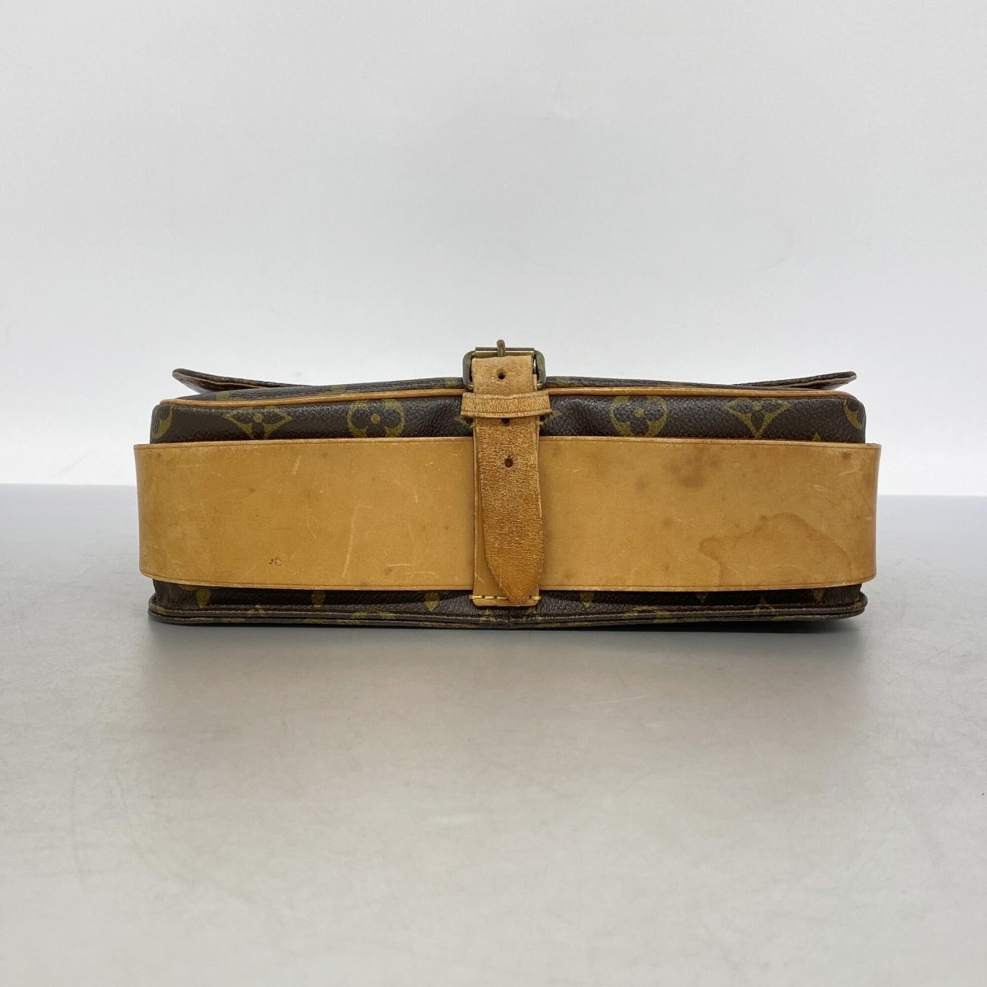 Louis Vuitton Brown Shoulder Bag (Pre-Owned)