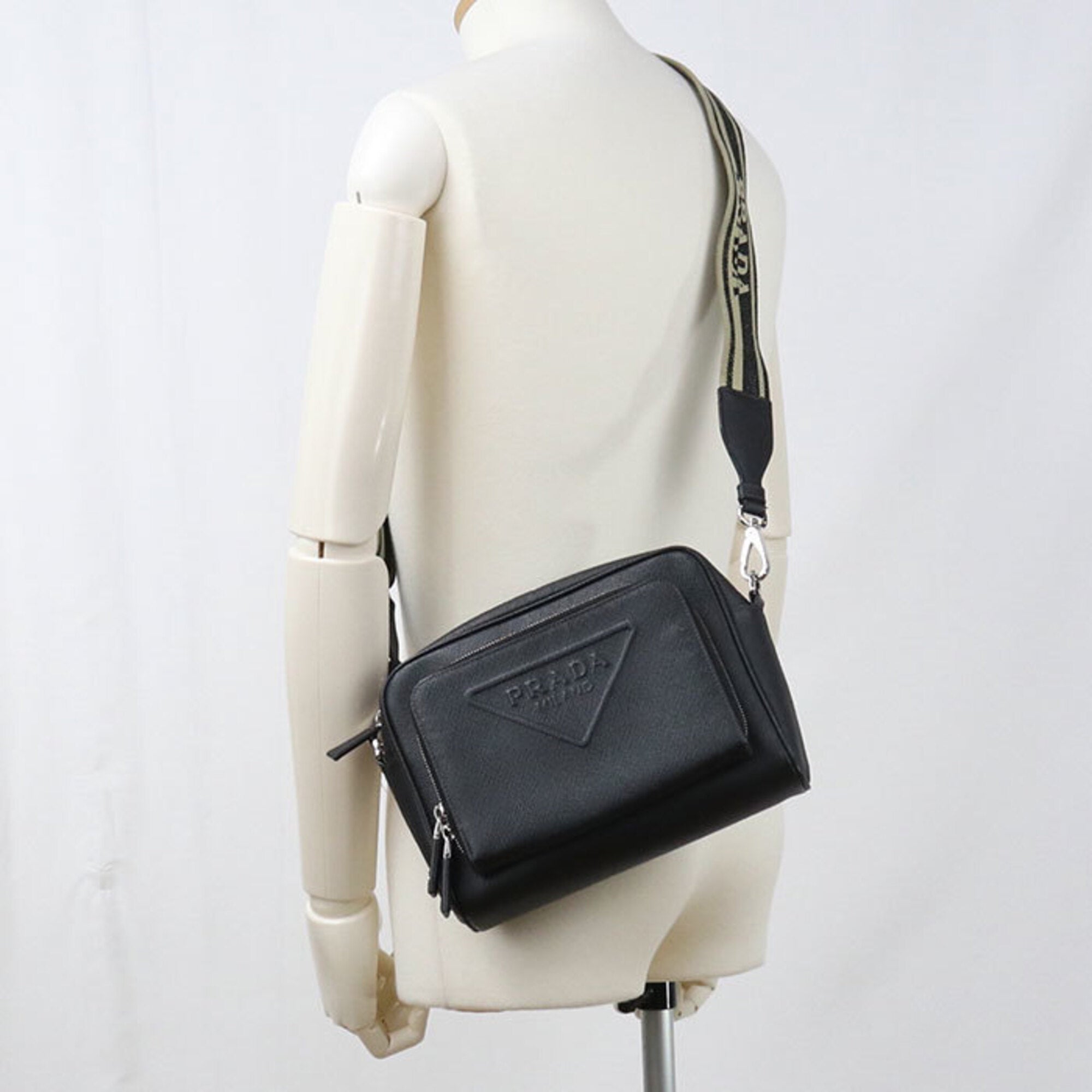 Prada Black Leather Shoulder Bag (Pre-Owned)