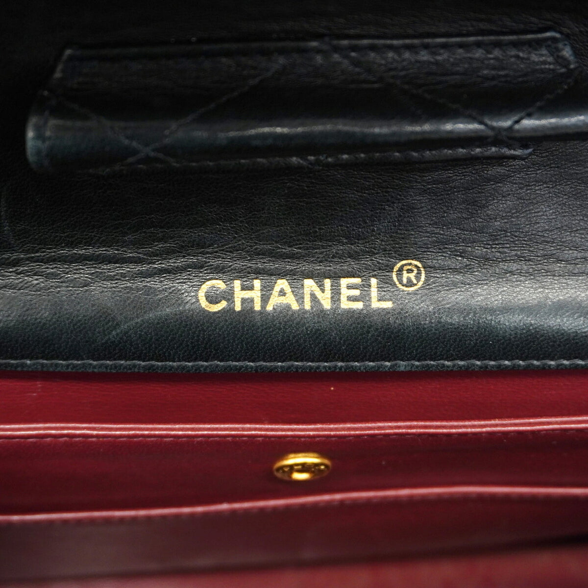Chanel Black Leather Shoulder Bag (Pre-Owned)