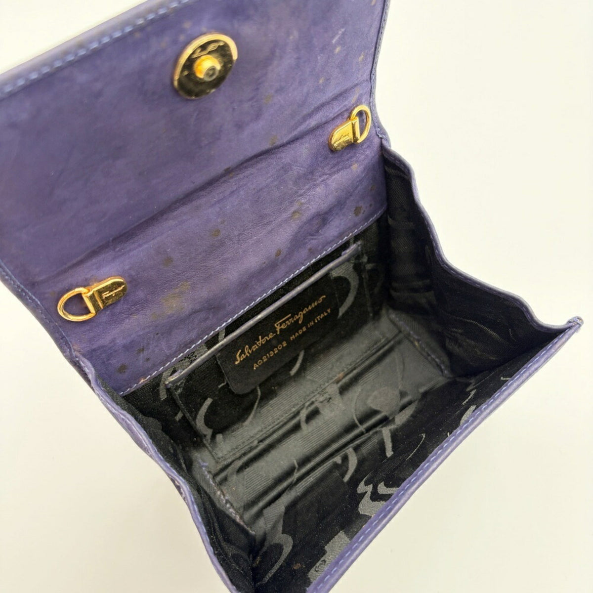Salvatore Ferragamo Purple Suede Shoulder Bag (Pre-Owned)