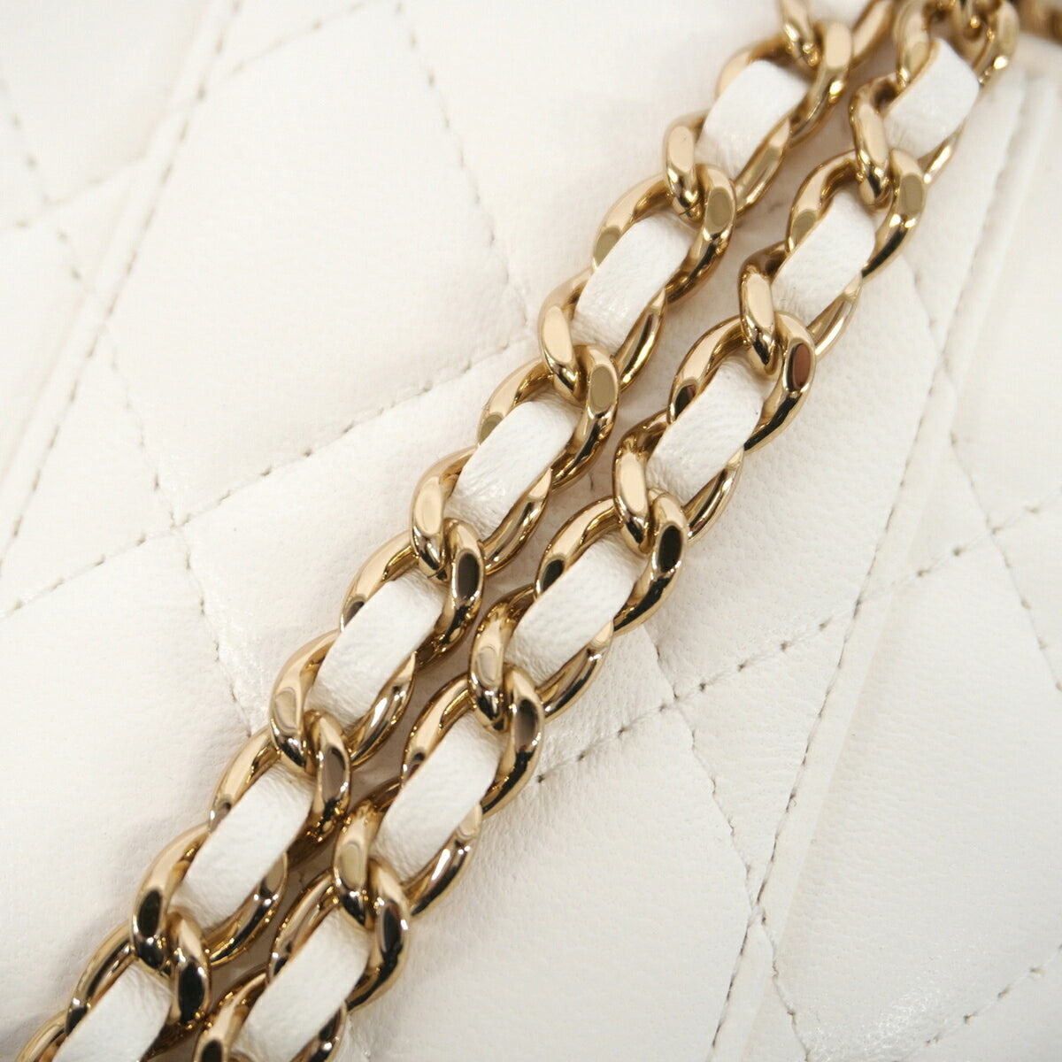 Chanel White Leather Vanity Bag (Pre-Owned)