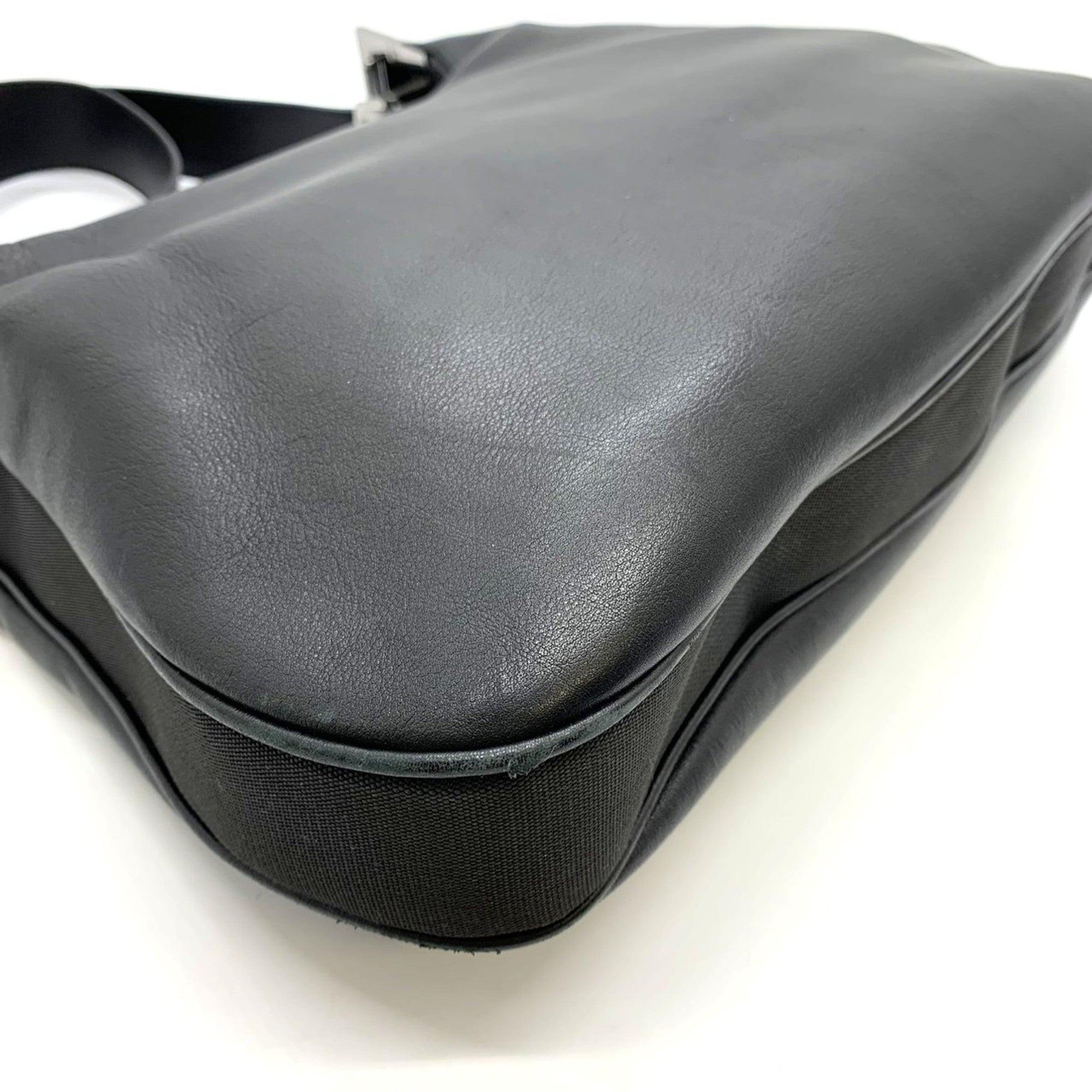 Gucci Black Leather Shoulder Bag (Pre-Owned)
