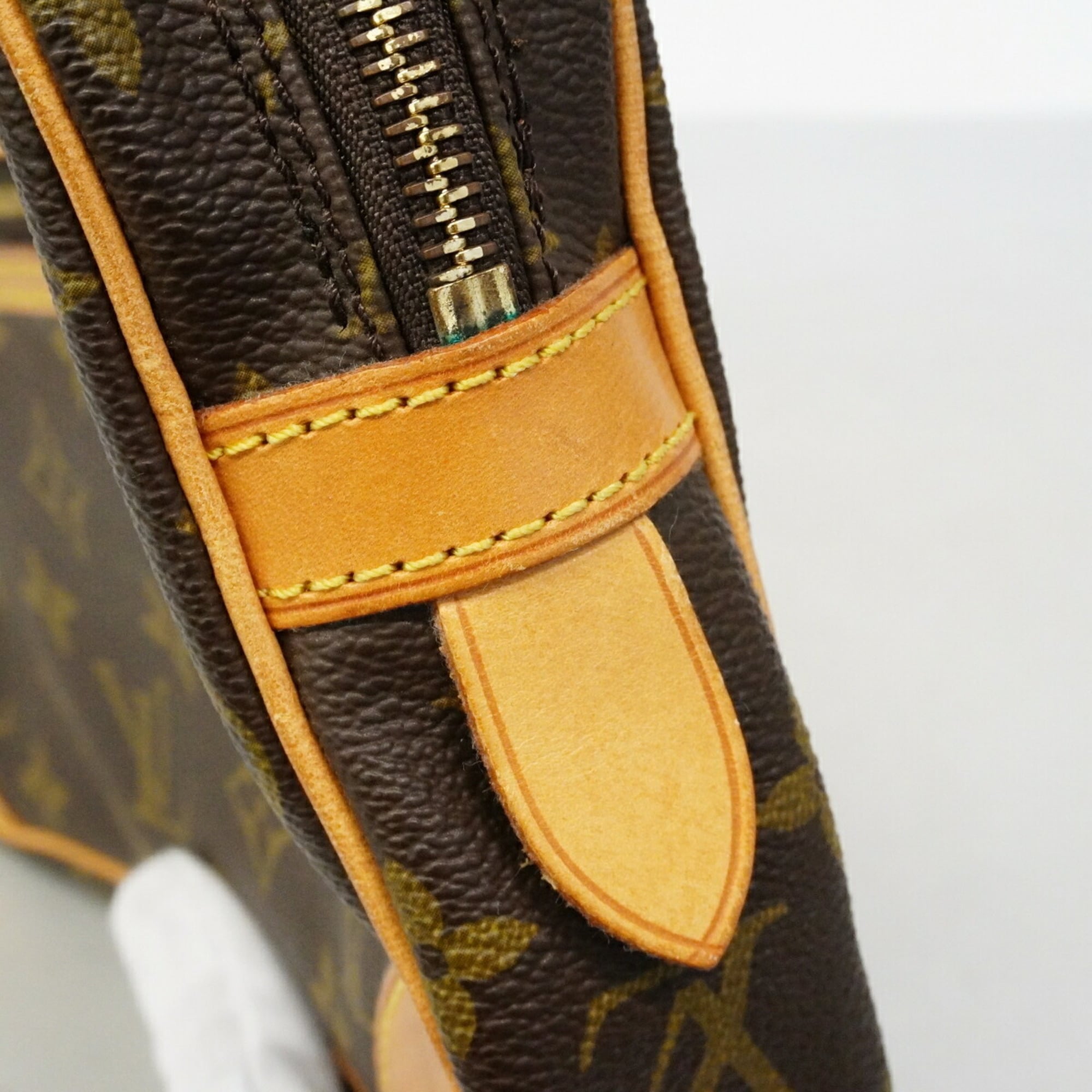 Louis Vuitton Brown Clutch Bag (Pre-Owned)