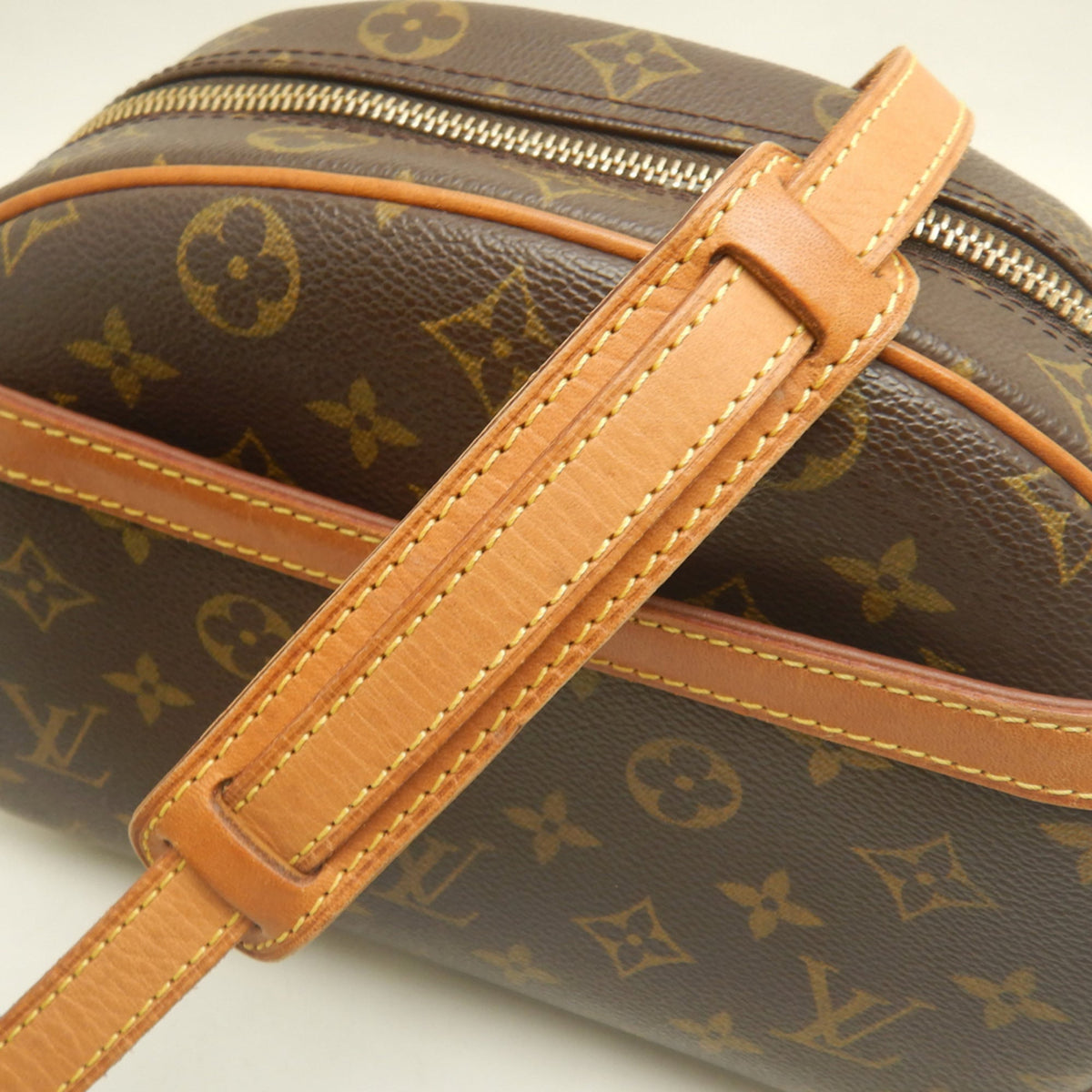 Louis Vuitton Brown Monogram Canvas Shoulder Bag (Pre-Owned)