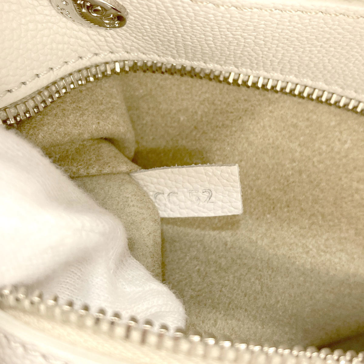 Tod's White Leather Tote Bag (Pre-Owned)