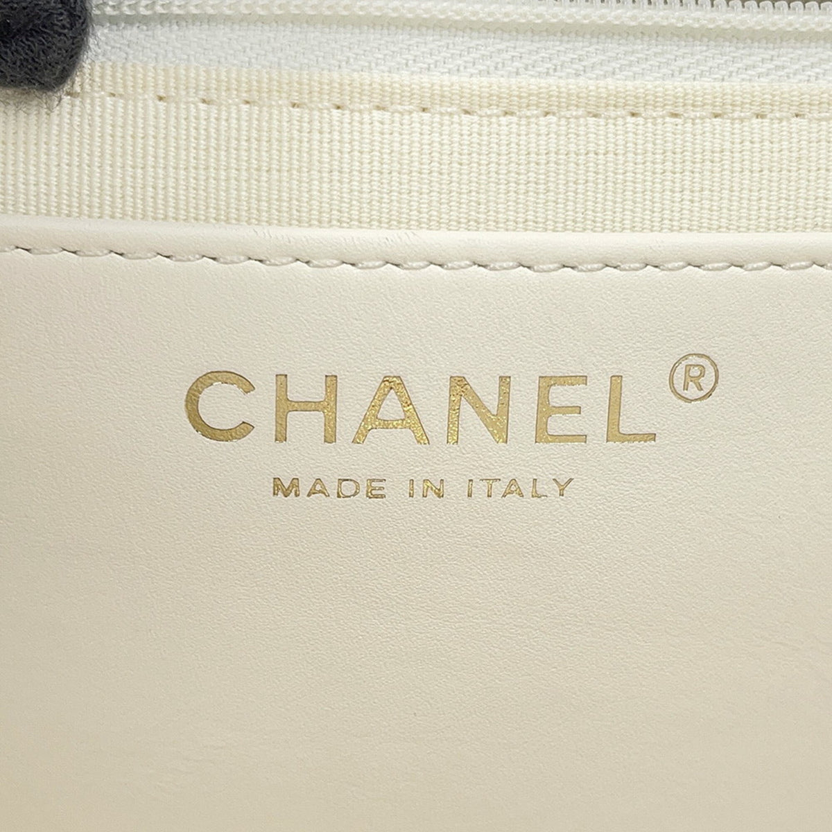 Chanel White Grained Calfskin Shoulder Bag Tote Bag (Pre-Owned)