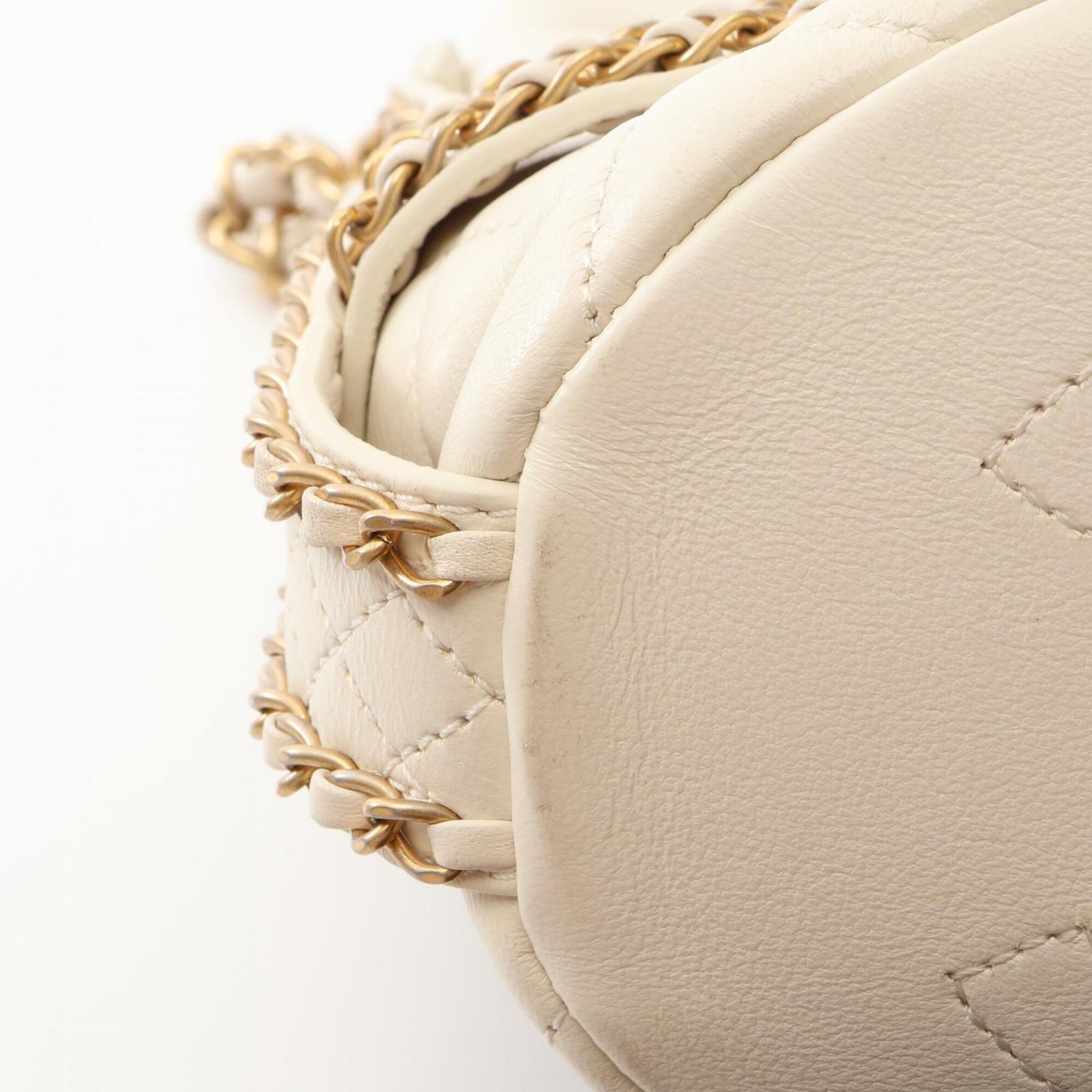 Chanel White Leather Handbag Shoulder Bag (Pre-Owned)