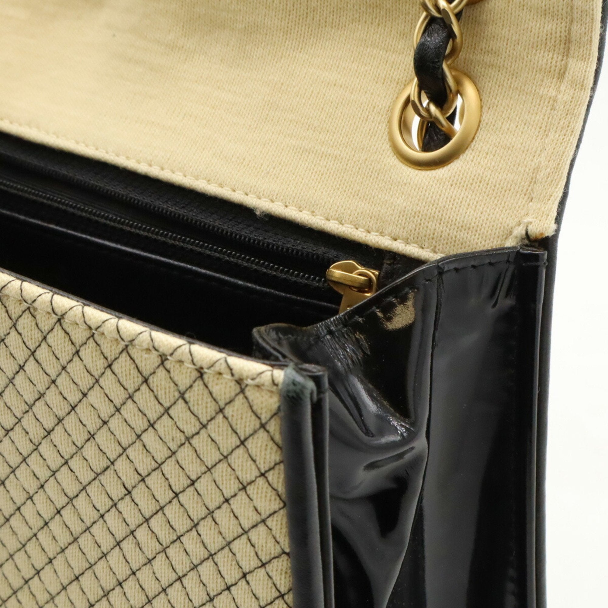 Chanel Beige Black Jersey Leather Shoulder Bag (Pre-Owned)
