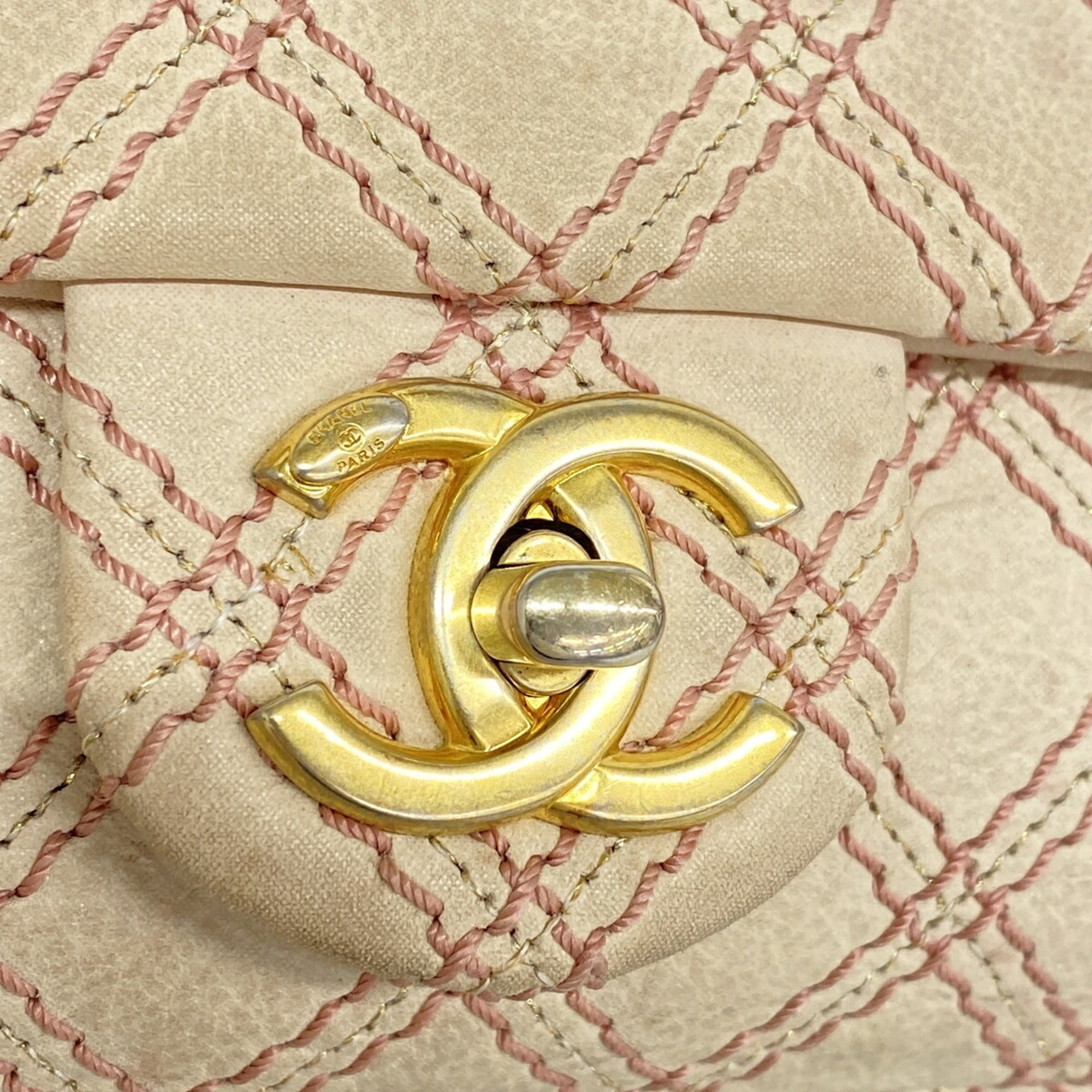 Chanel Pink Leather Shoulder Bag (Pre-Owned)
