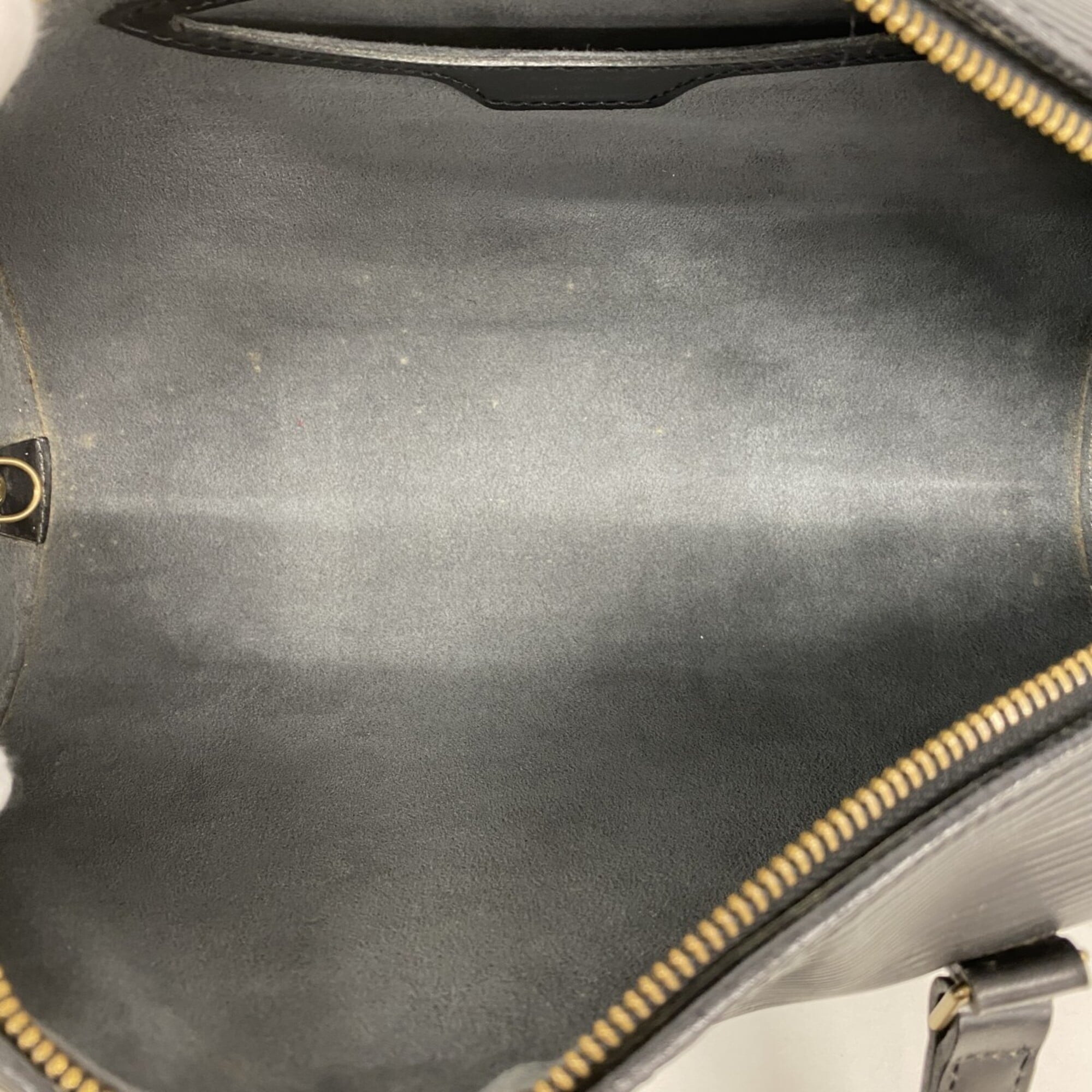 Louis Vuitton Noir Handbag (Pre-Owned)