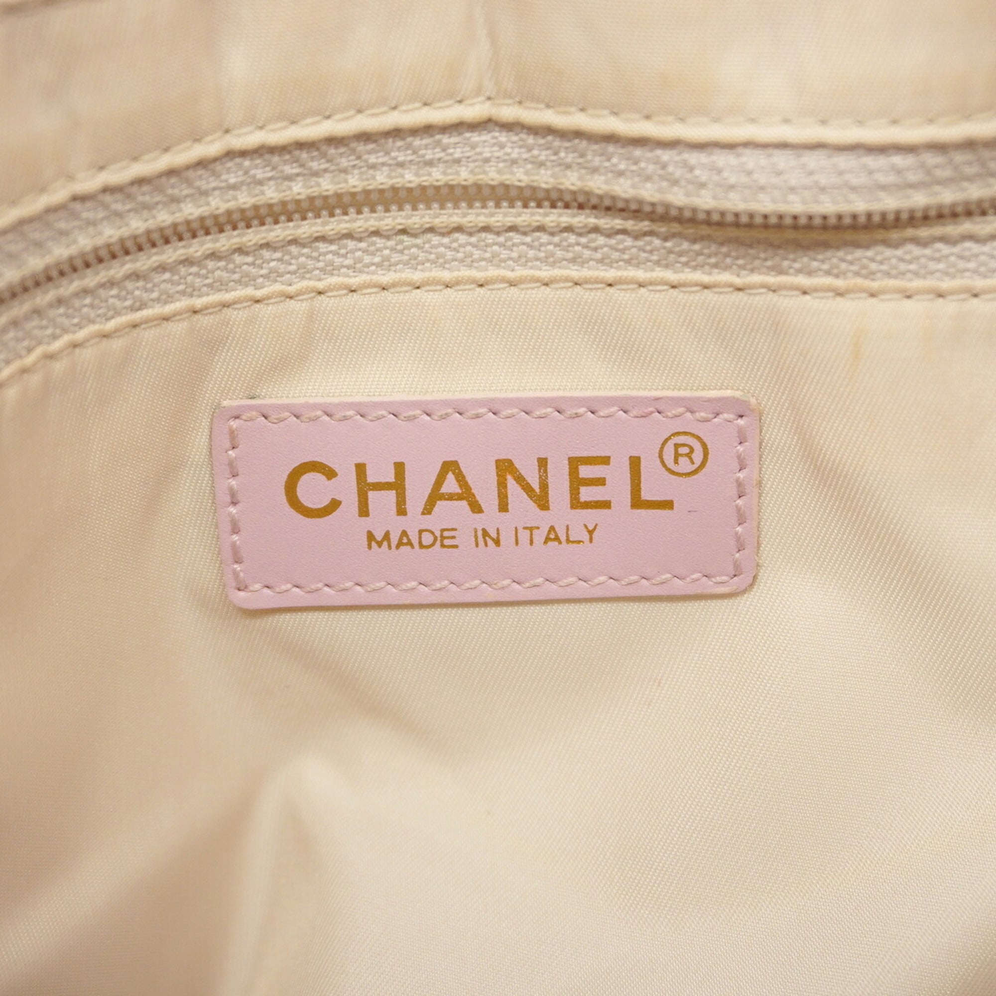 Chanel Pink Nylon Tote Bag (Pre-Owned)