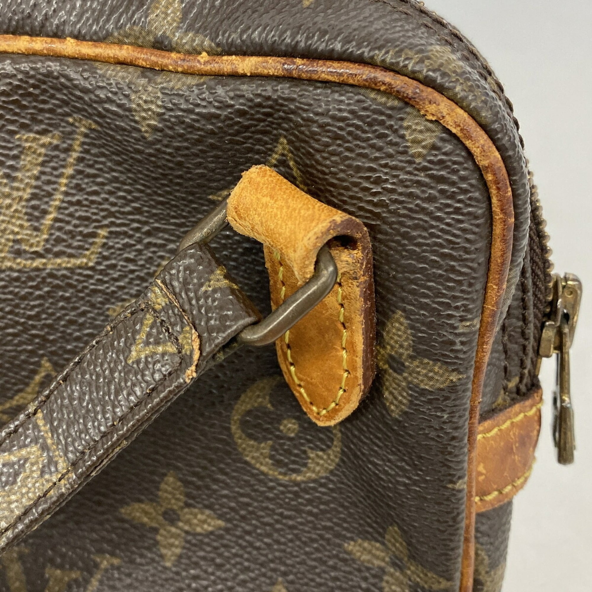 Louis Vuitton Brown Shoulder Bag (Pre-Owned)