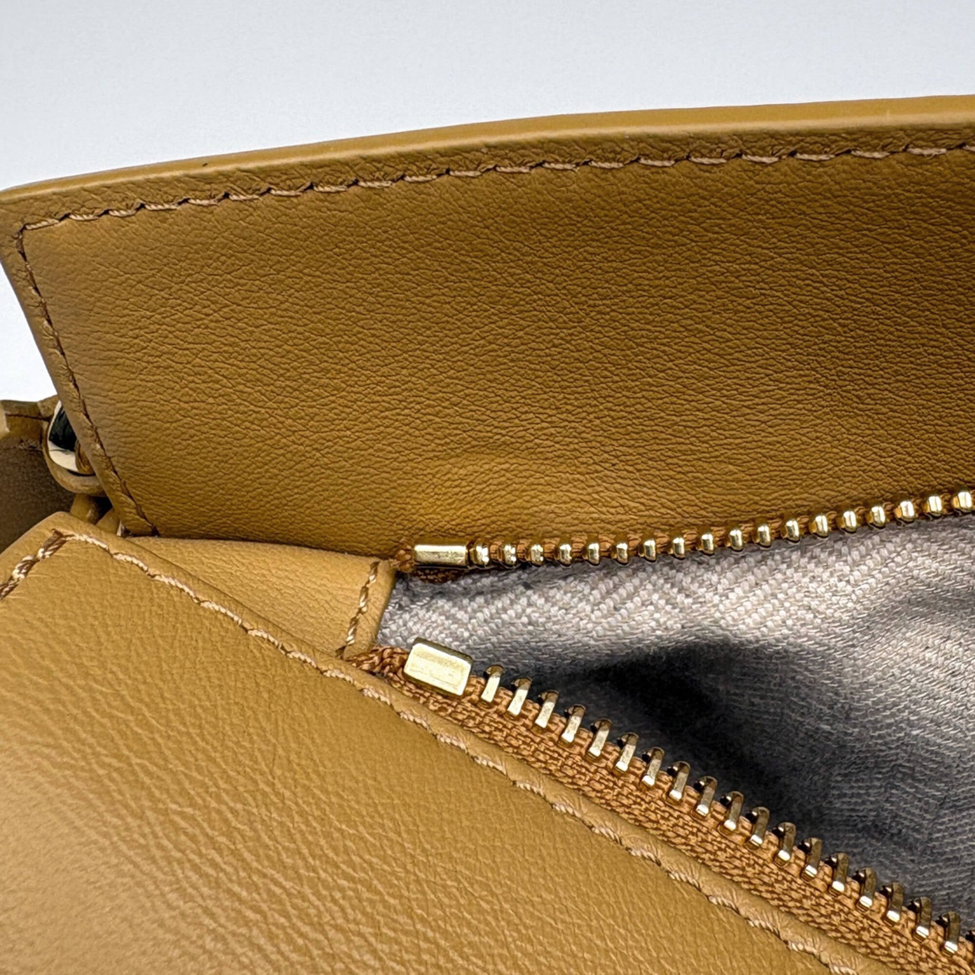 Loewe Beige Yellow Leather Handbag (Pre-Owned)