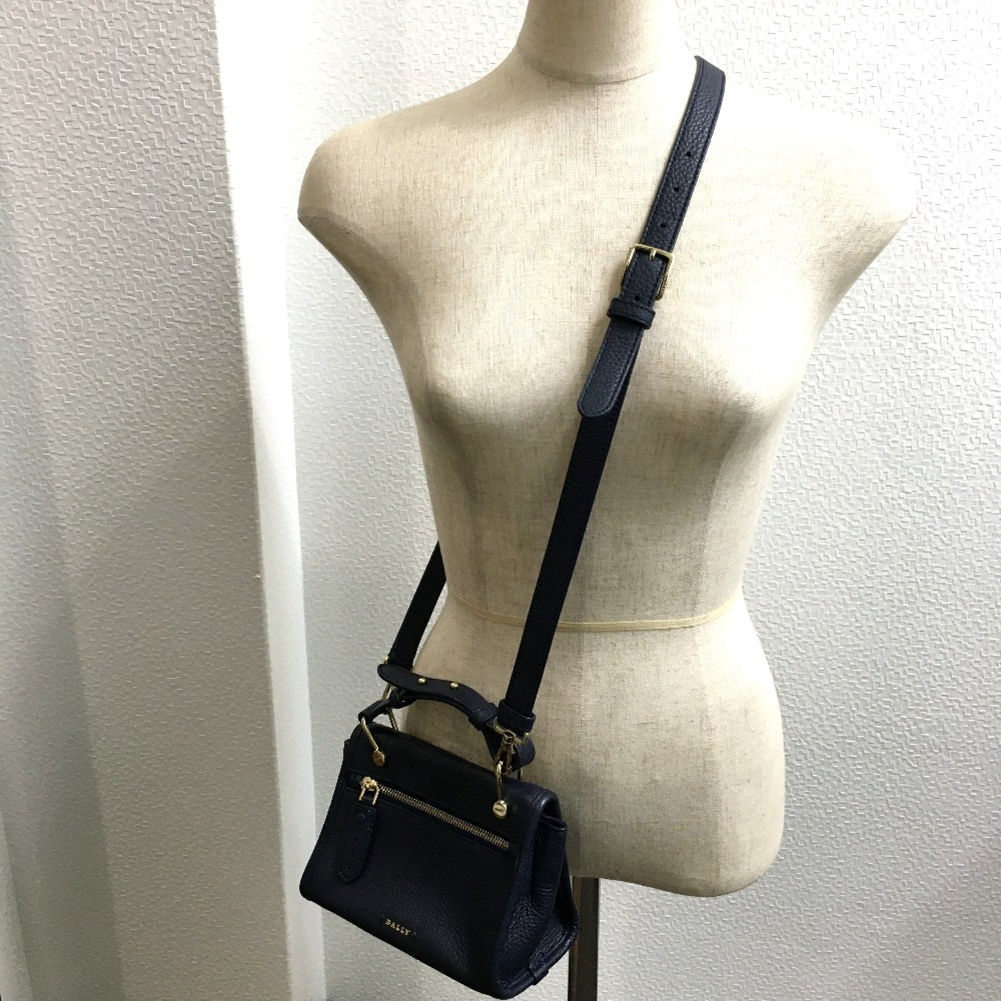 Bally Navy Leather Shoulder Bag (Pre-Owned)