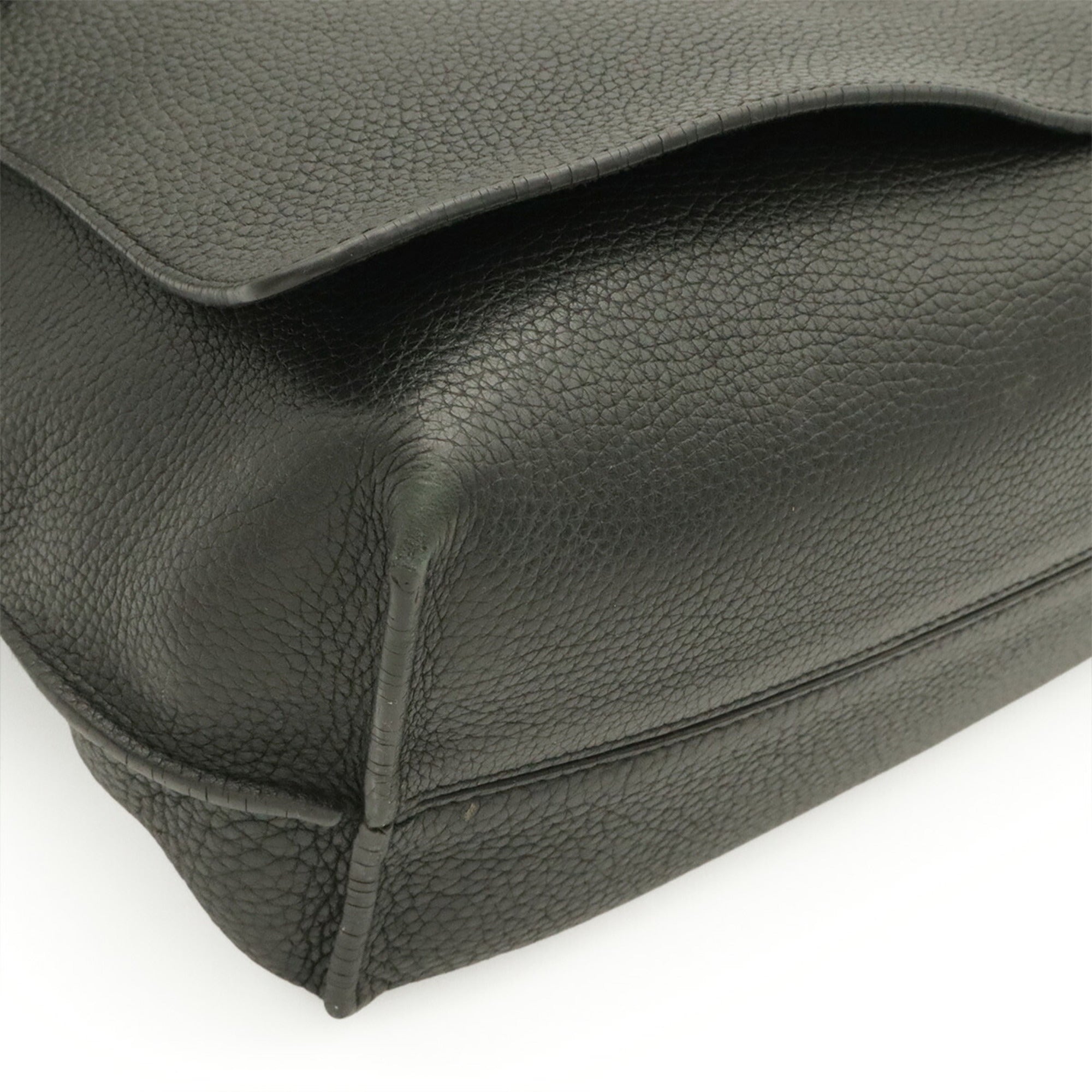 Loewe Black Leather Shoulder Bag (Pre-Owned)