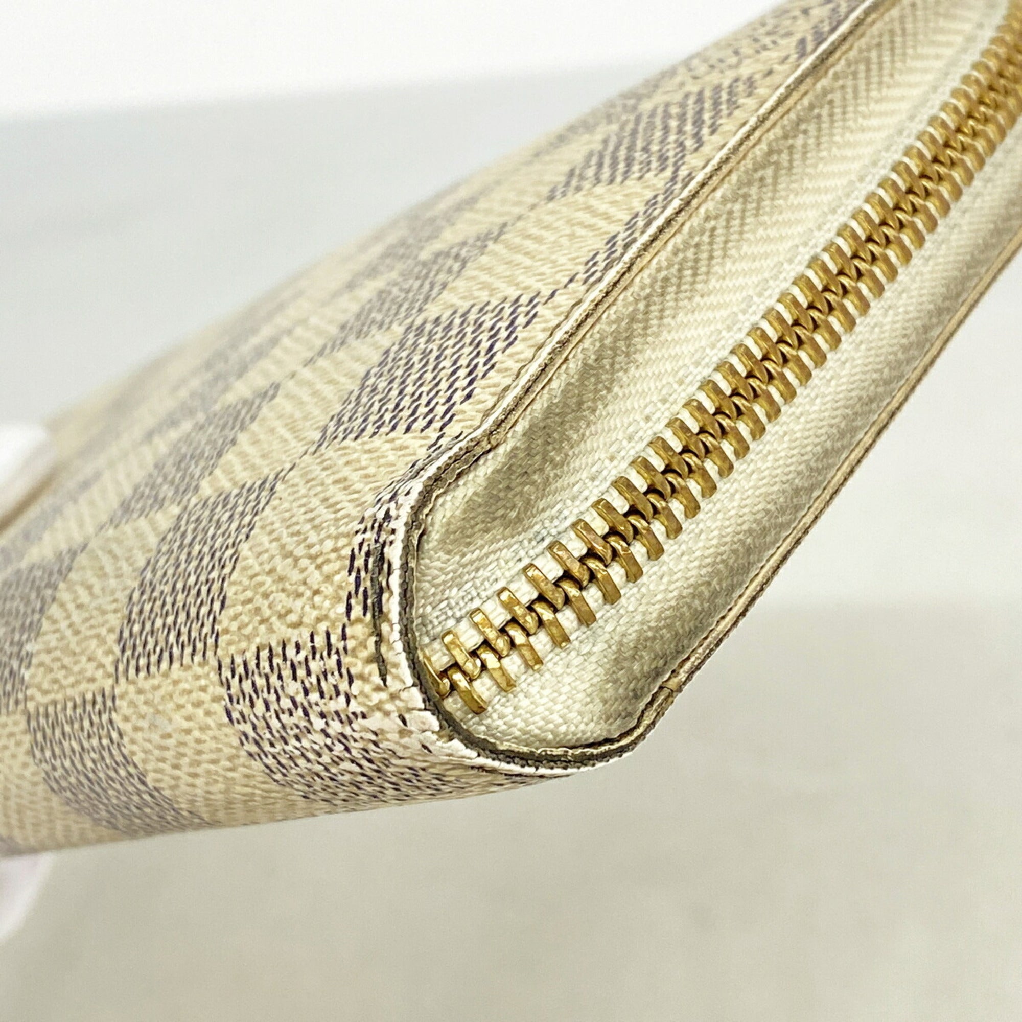 Louis Vuitton White Long Wallet (Bi-Fold) (Pre-Owned)