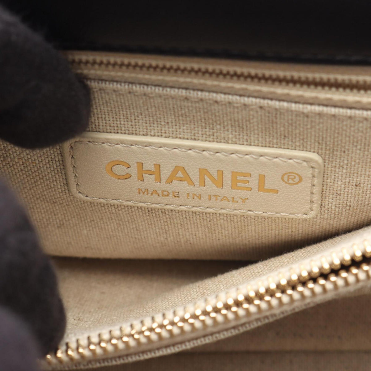 Chanel Black White Leather Fabric Handbag (Pre-Owned)
