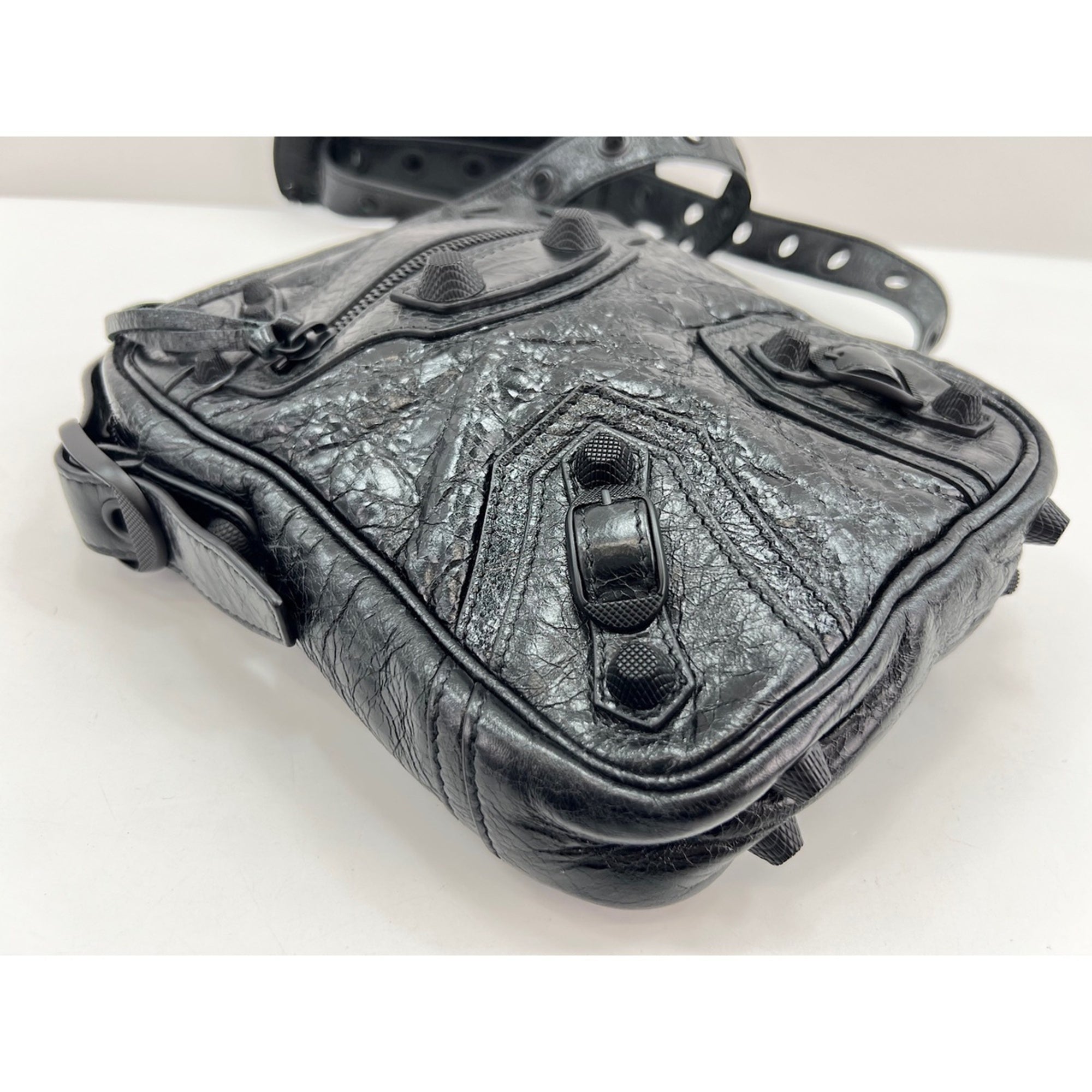 Balenciaga Black Shoulder Bag (Pre-Owned)