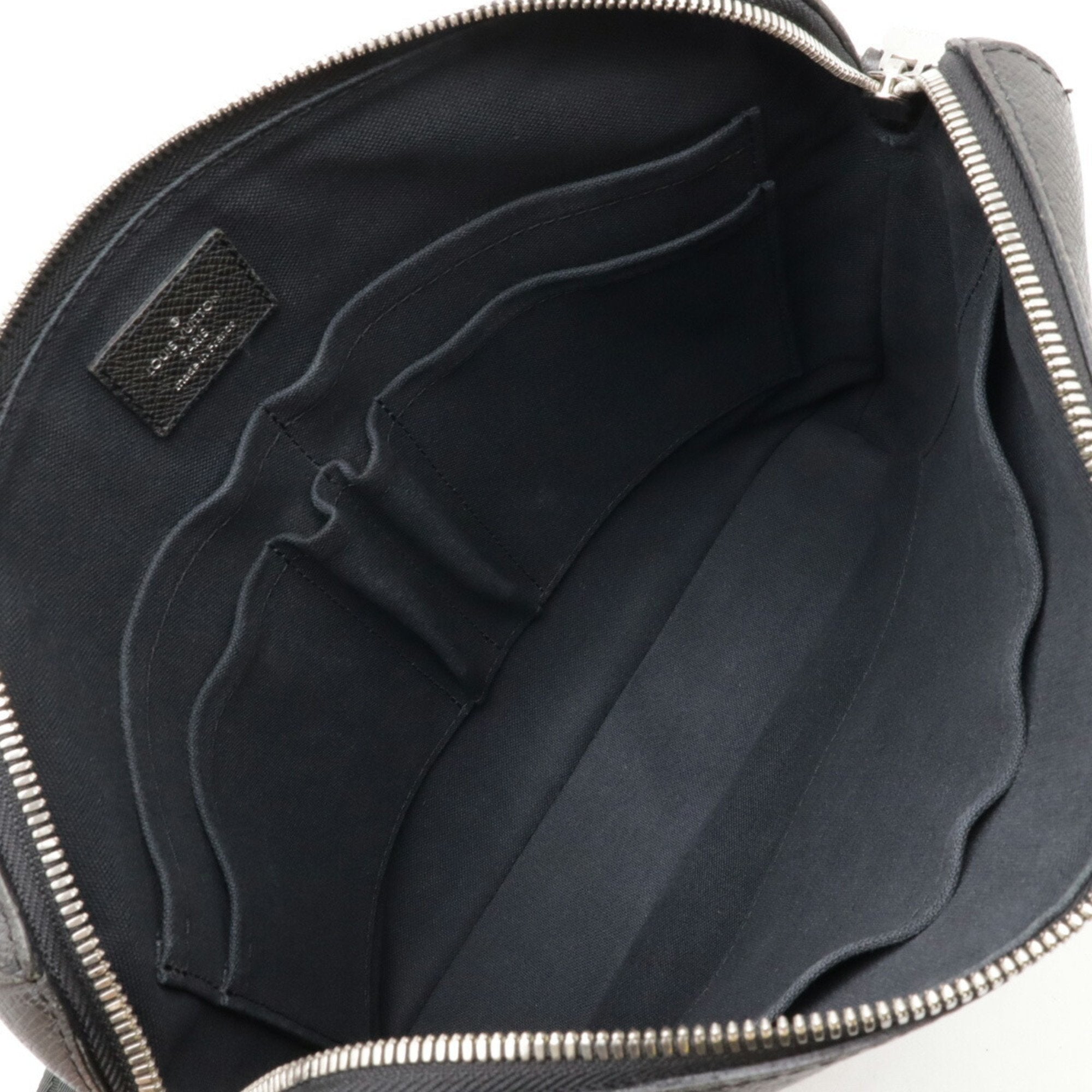 Louis Vuitton Ardoise Black Taiga Leather Shoulder Bag (Pre-Owned)