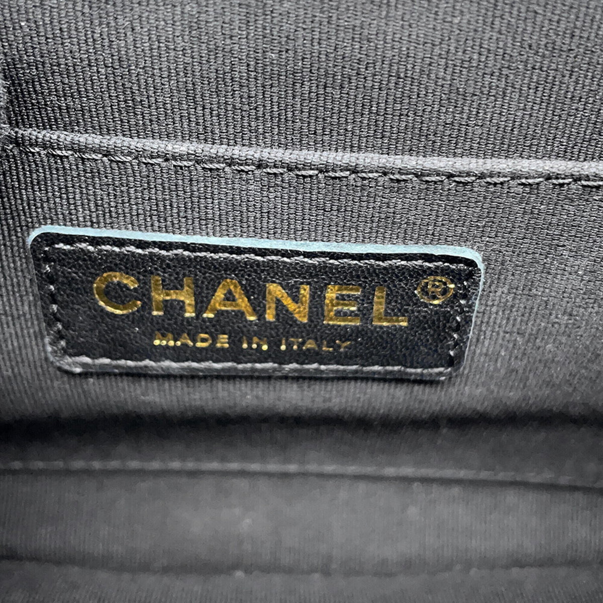 Chanel Black Leather Shoulder Bag (Pre-Owned)