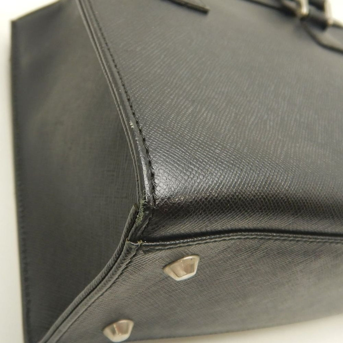 Burberry Black Leather Handbag (Pre-Owned)