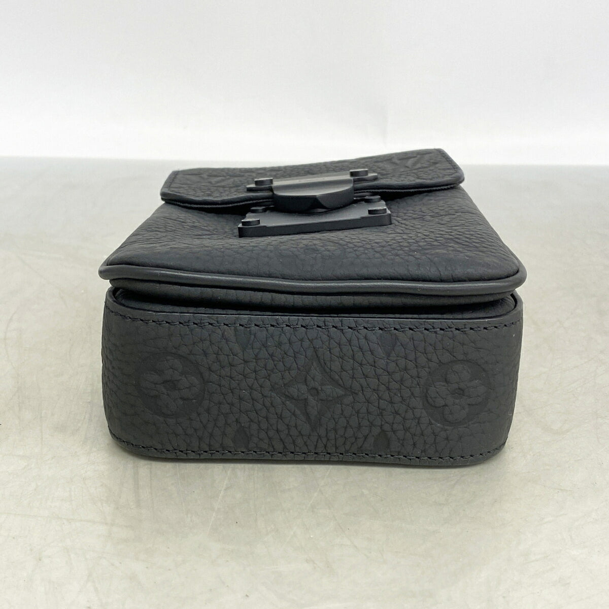 Louis Vuitton Black Shoulder Bag (Pre-Owned)
