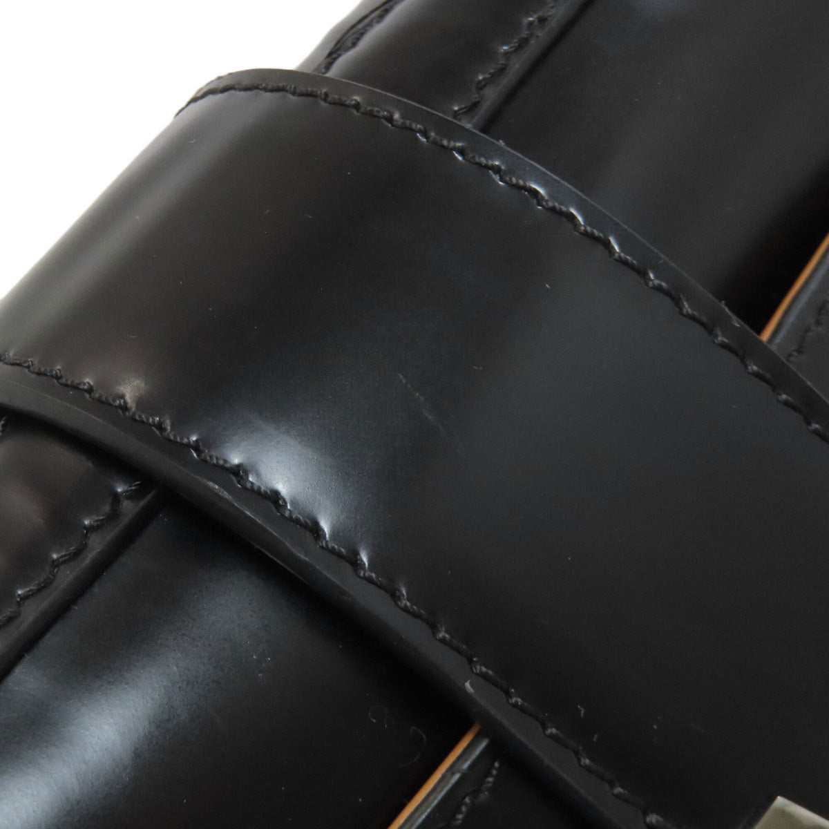 Versace Black Leather Shoulder Bag (Pre-Owned)
