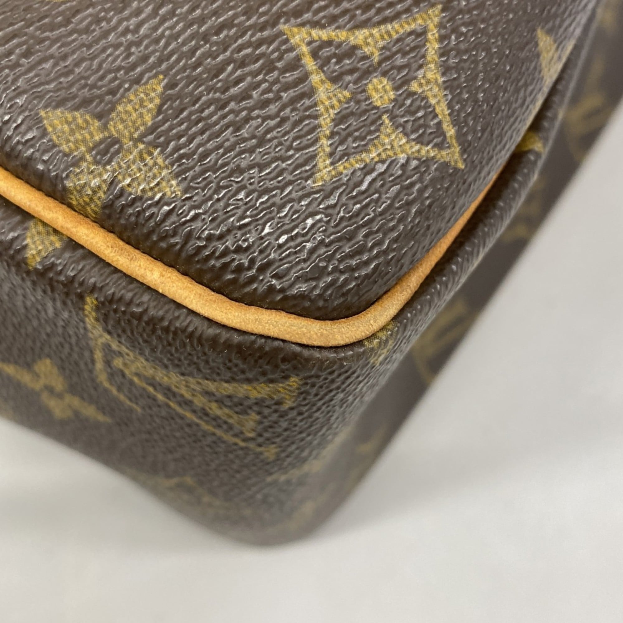 Louis Vuitton Brown Shoulder Bag (Pre-Owned)