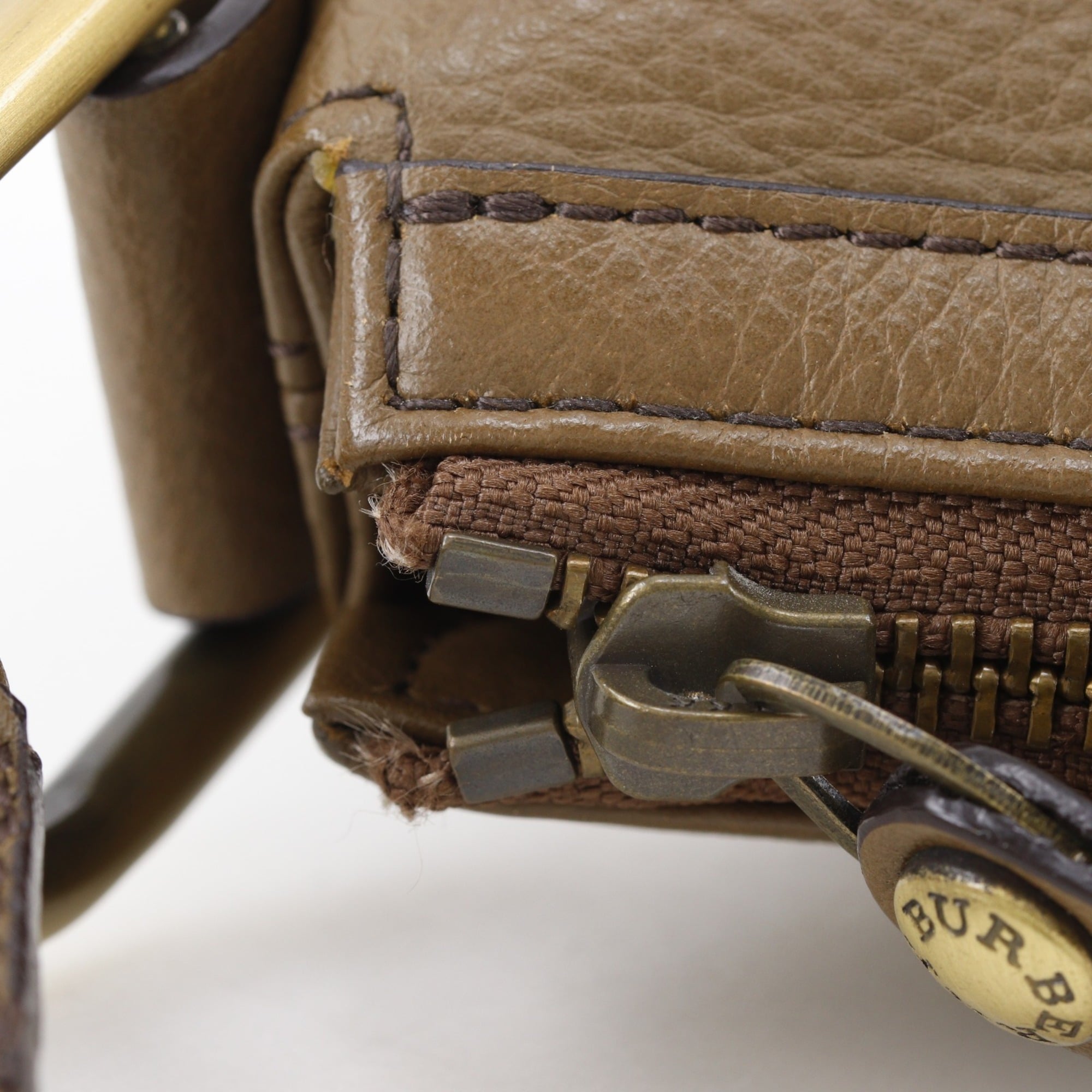 Burberry Brown Leather Shoulder Bag (Pre-Owned)