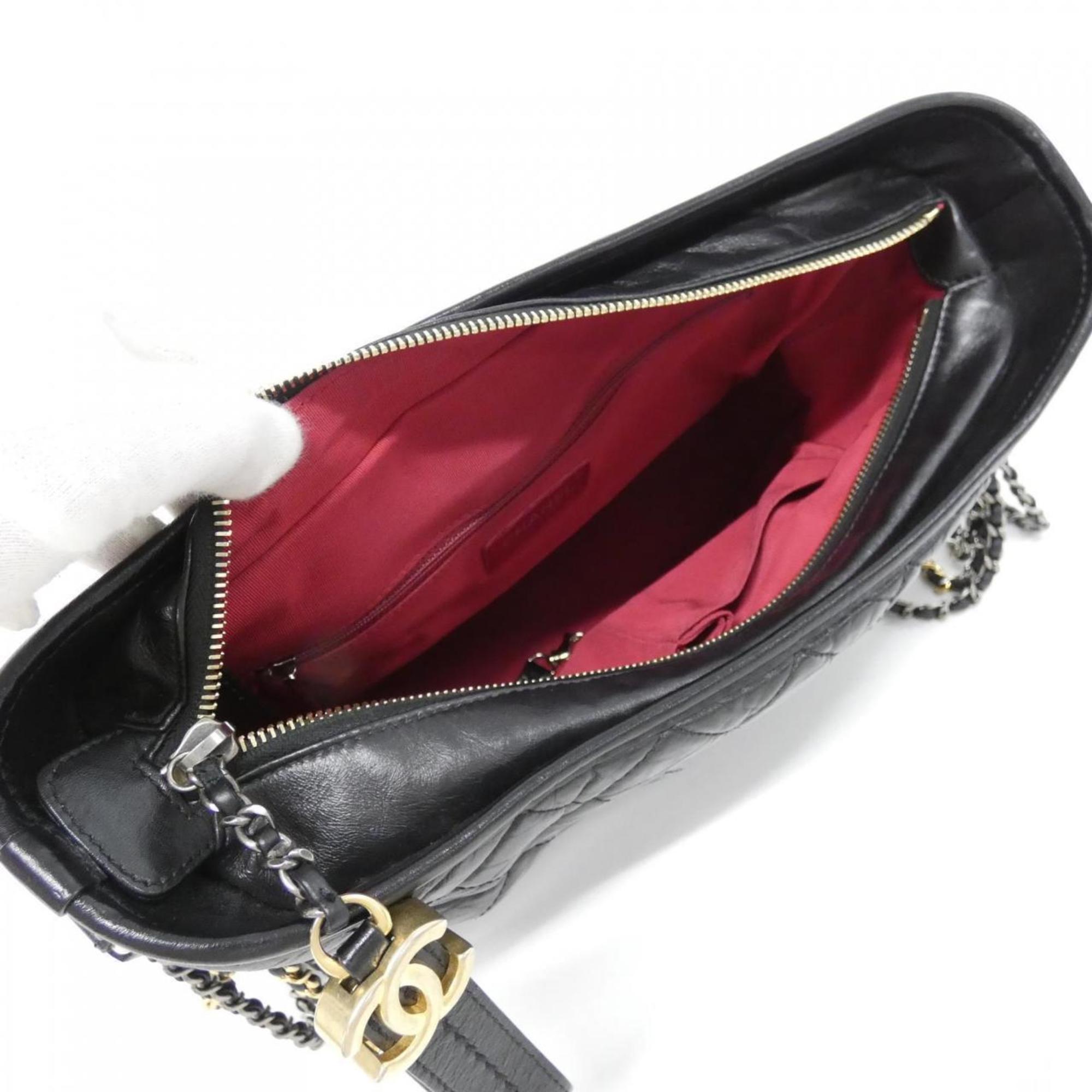 Chanel Black Leather Shoulder Bag (Pre-Owned)