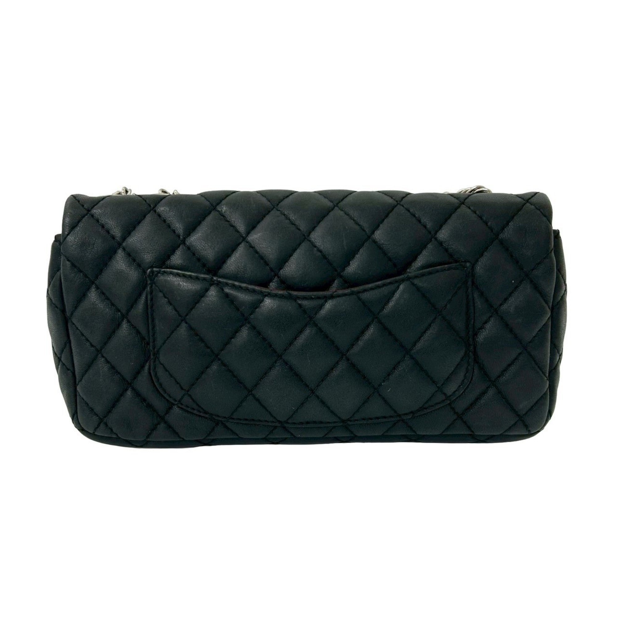 Chanel Black Leather Shoulder Bag (Pre-Owned)