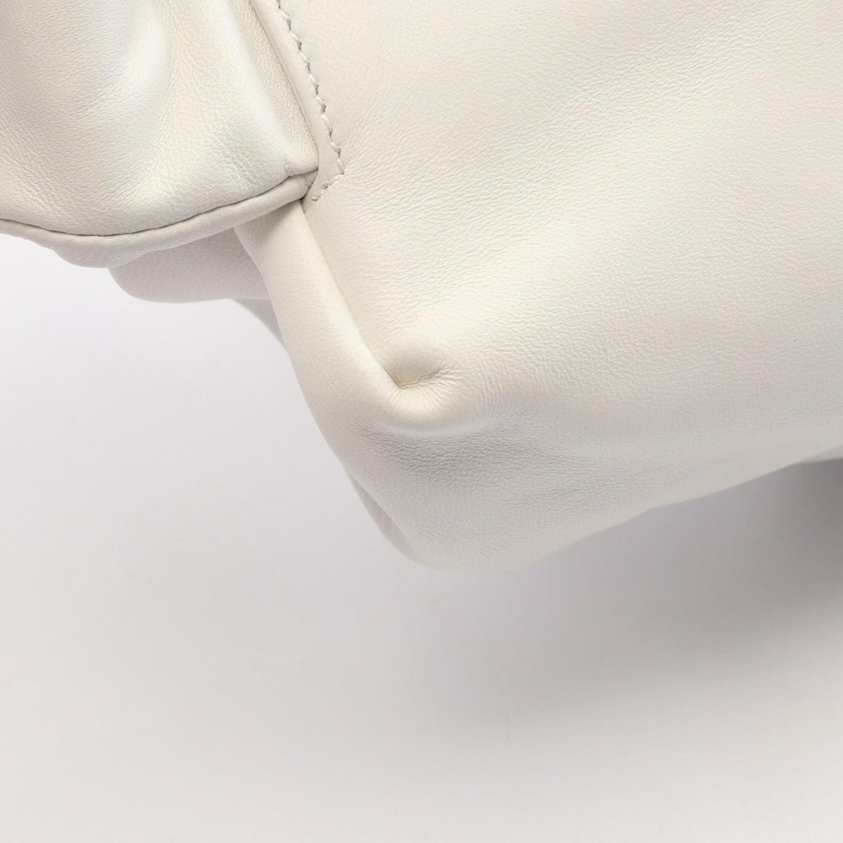 Bottega Veneta White Leather Fanny Pack Handbag Pouch (Pre-Owned)