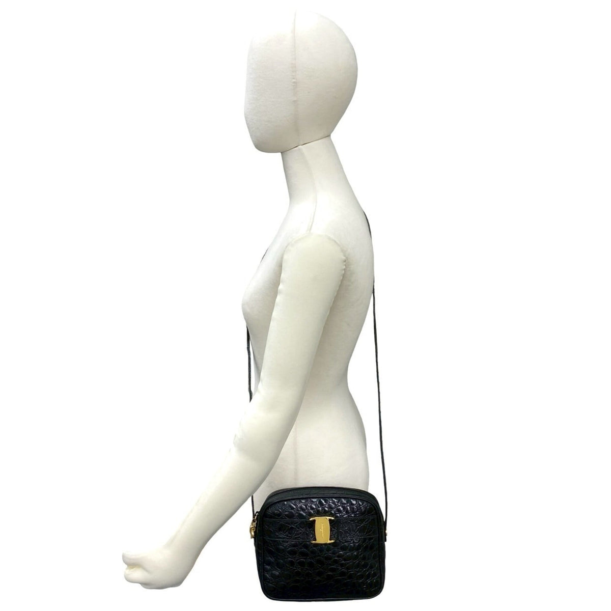 Salvatore Ferragamo Black Leather Shoulder Bag (Pre-Owned)