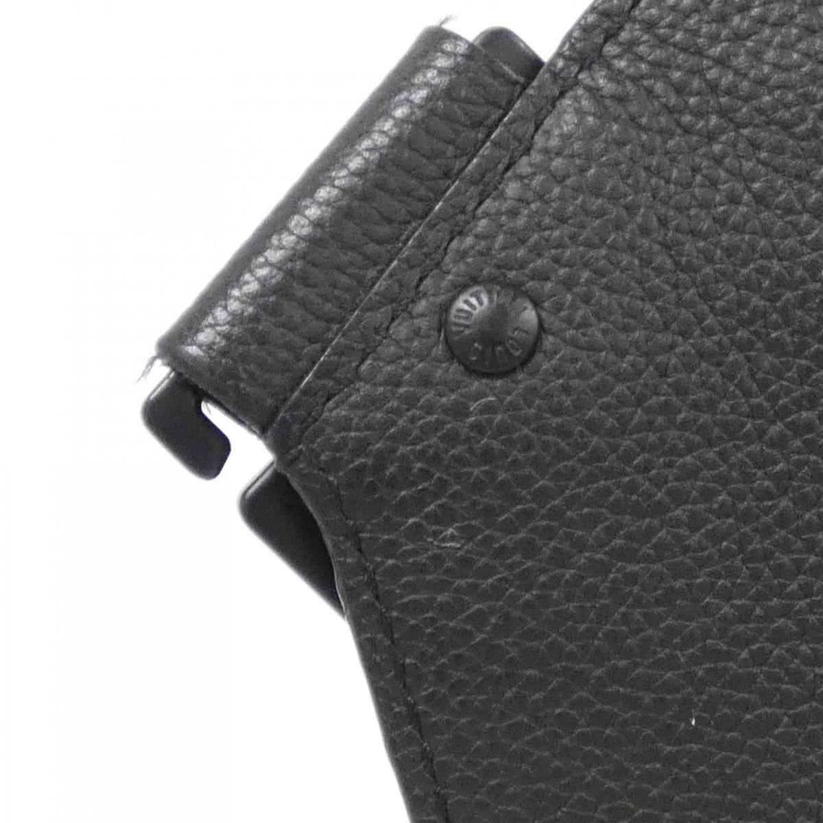 Louis Vuitton Black Leather Shoulder Bag (Pre-Owned)