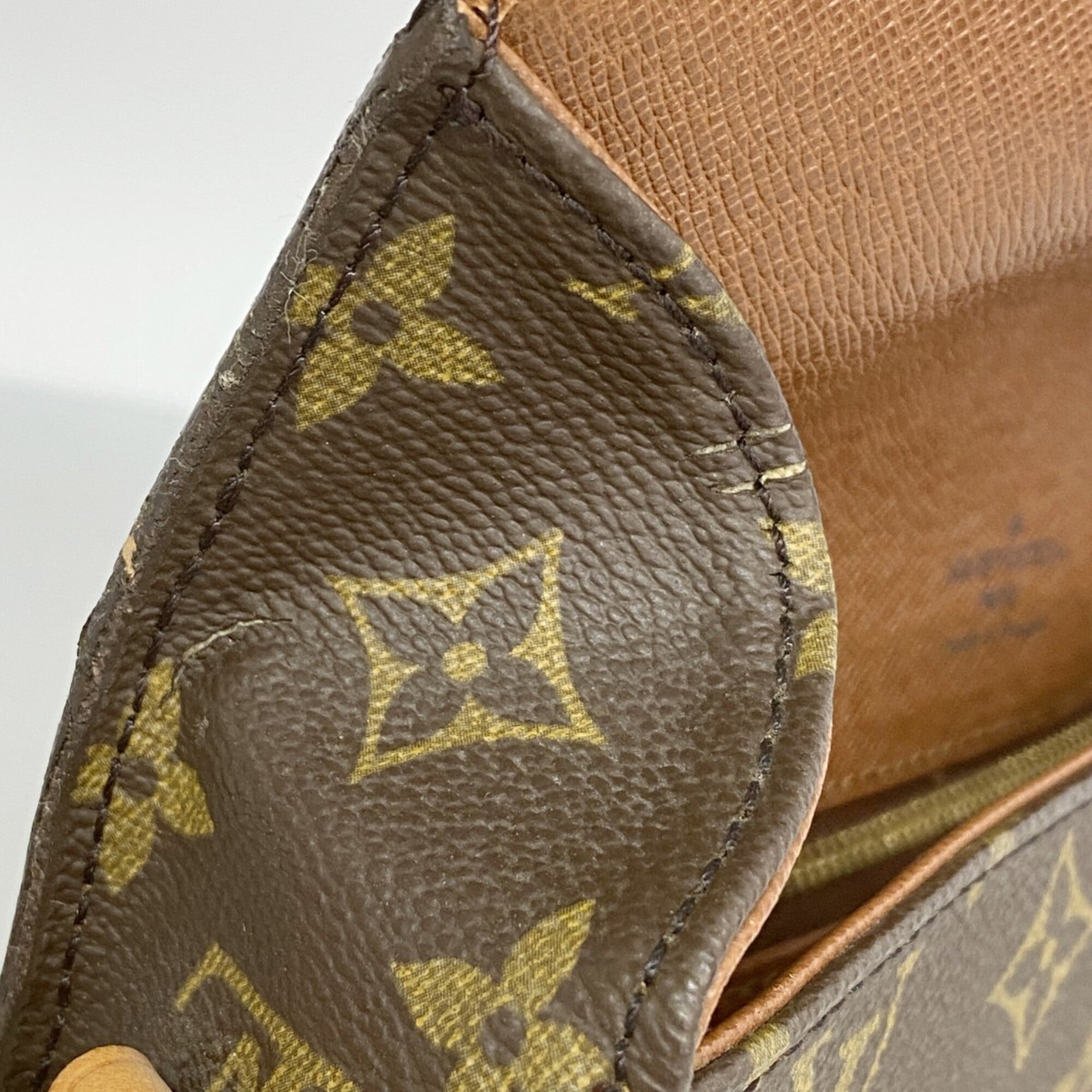 Louis Vuitton Brown Shoulder Bag (Pre-Owned)