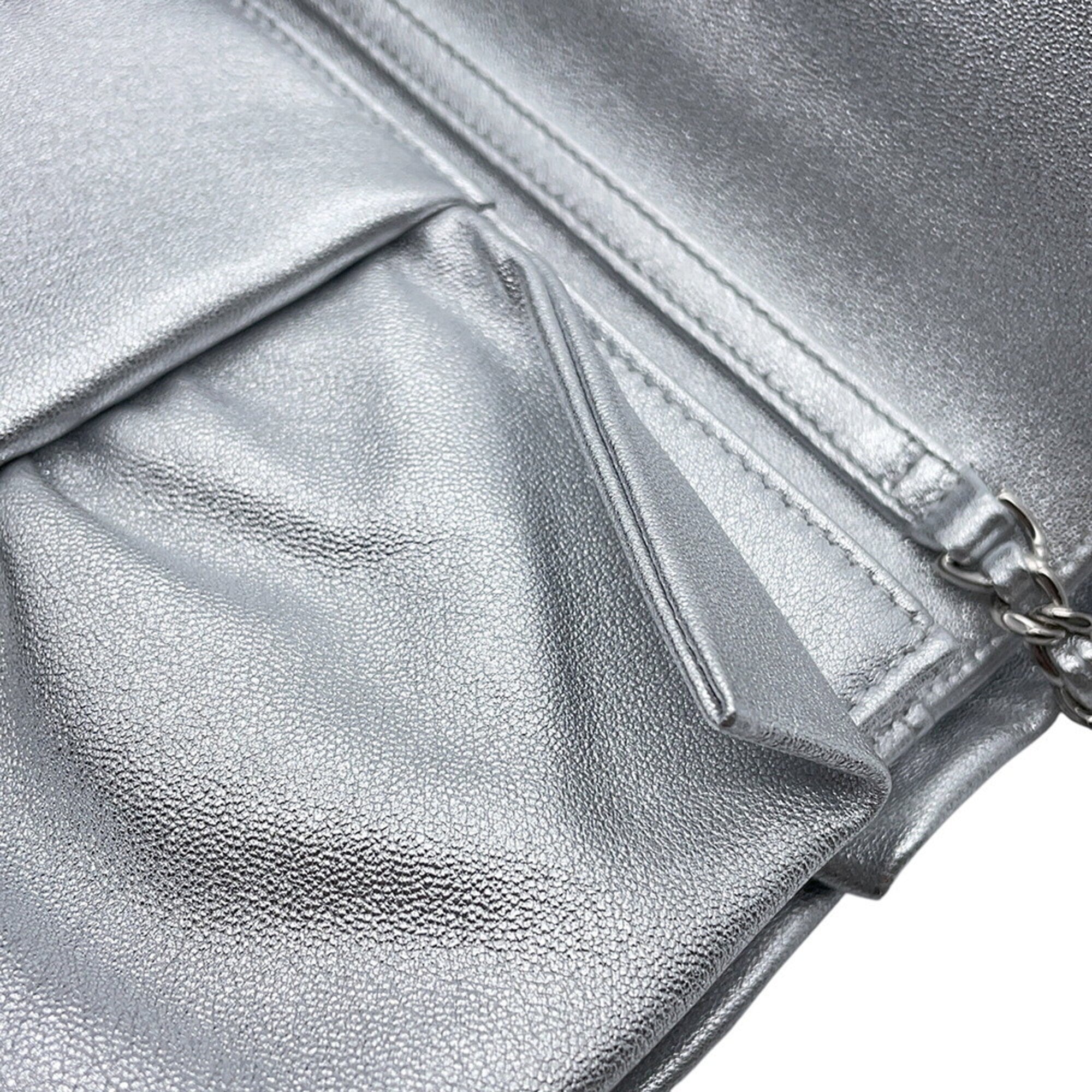 Chanel Silver Leather Handbag Shoulder Bag (Pre-Owned)