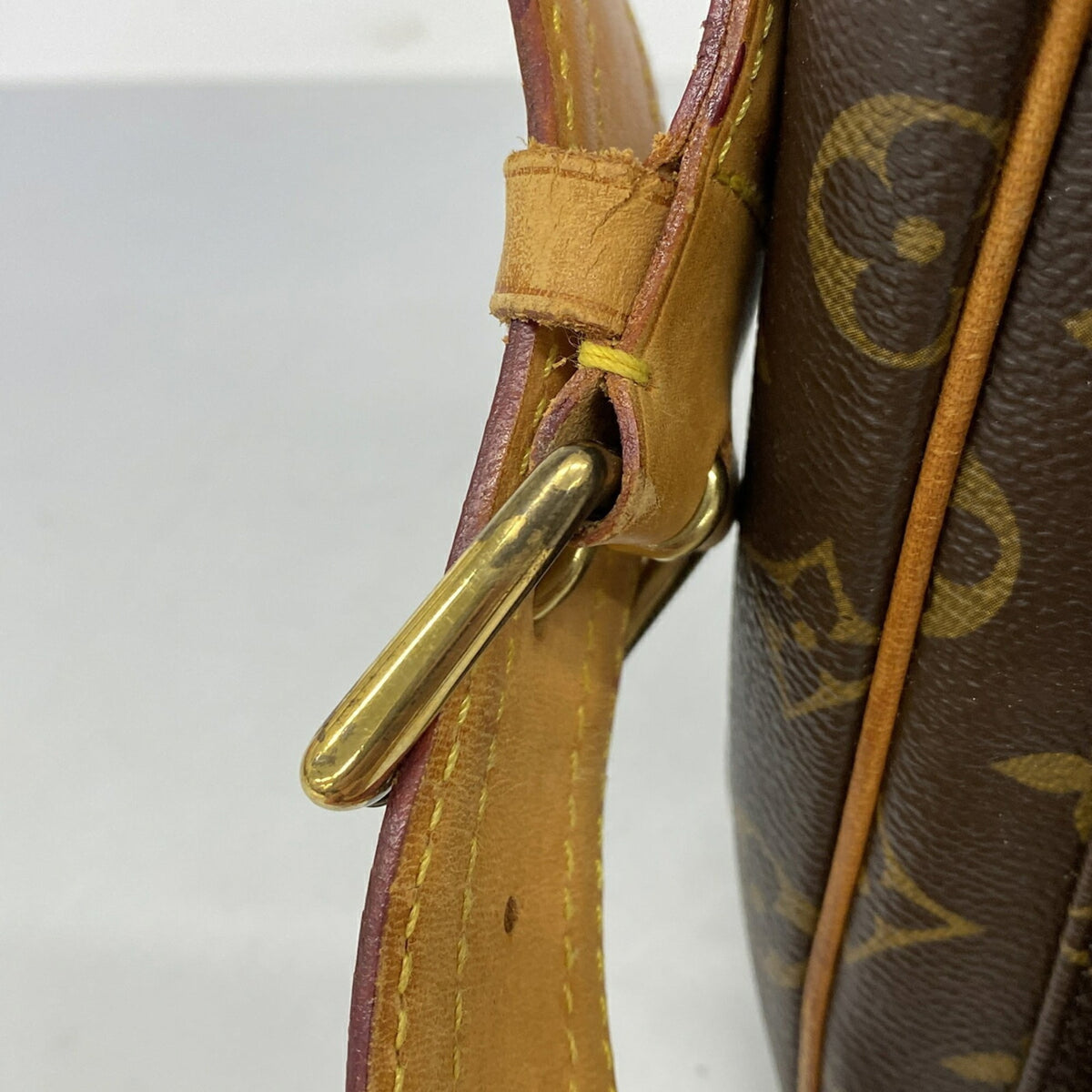 Louis Vuitton Brown Shoulder Bag (Pre-Owned)