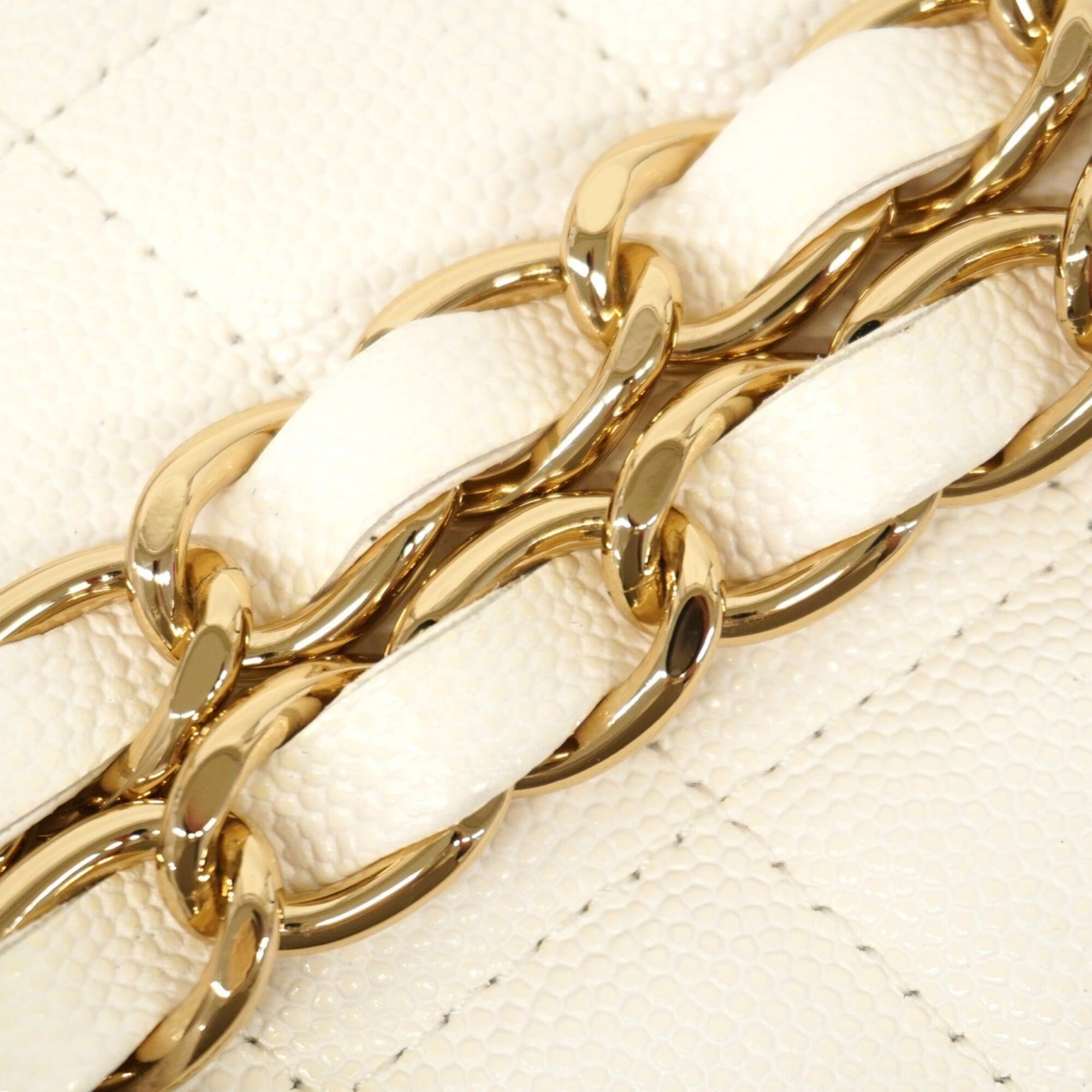 Chanel White Grained Calfskin Pochette (Pre-Owned)