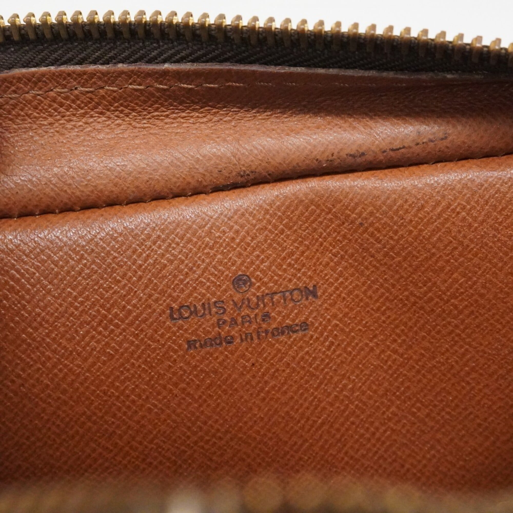 Louis Vuitton Brown Clutch Bag (Pre-Owned)