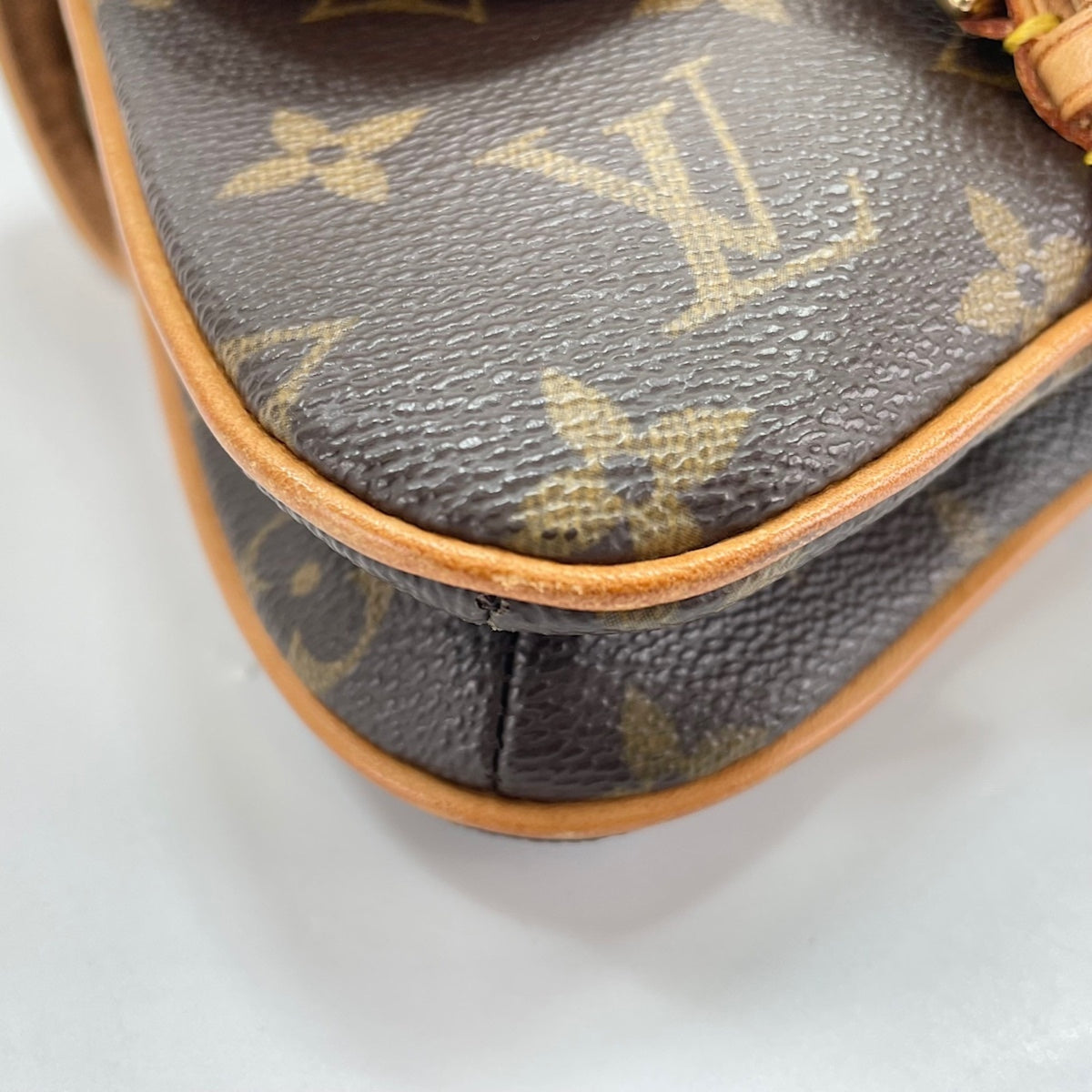 Louis Vuitton Brown Shoulder Bag (Pre-Owned)