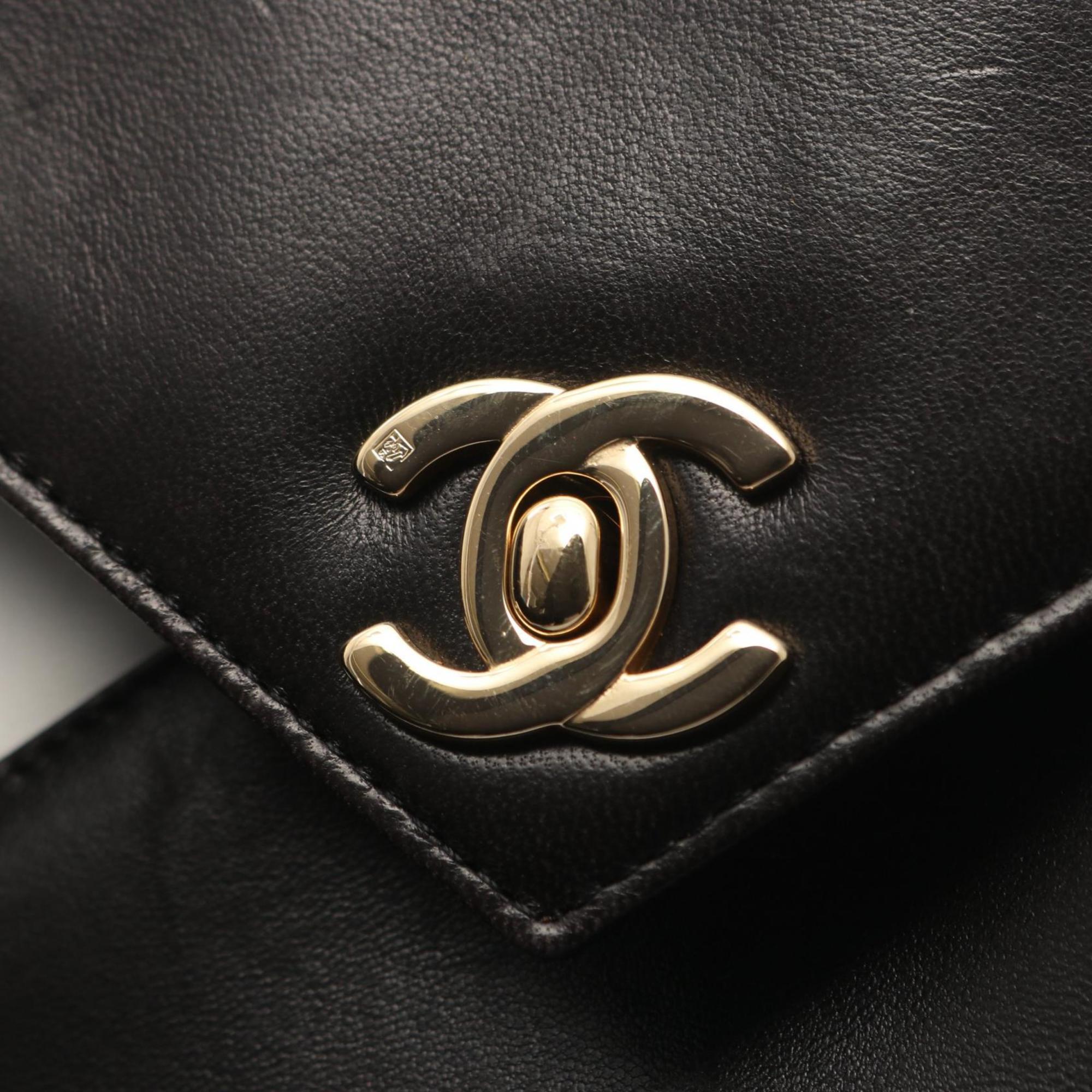Chanel Black White Leather Shoulder Bag (Pre-Owned)