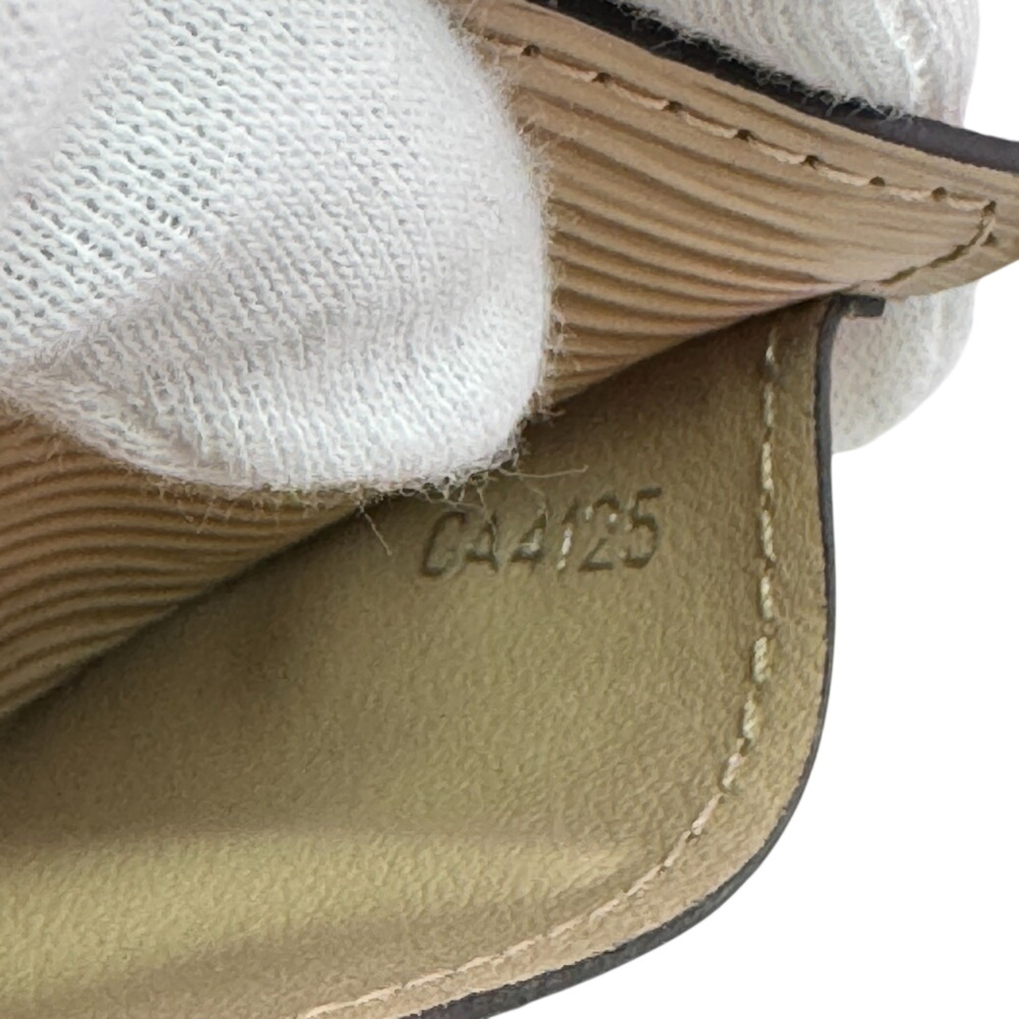Louis Vuitton Beige Leather (Pre-Owned)
