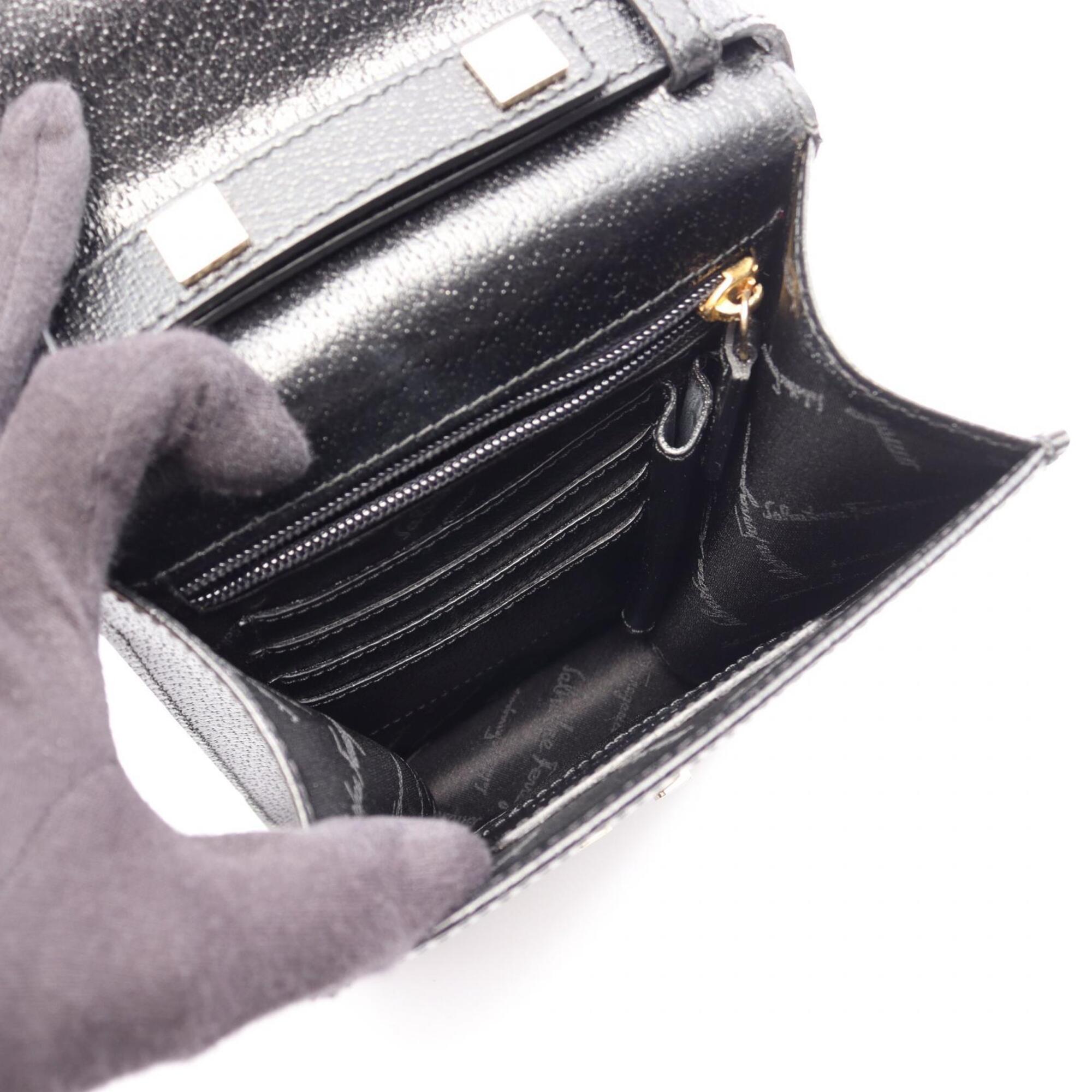 Salvatore Ferragamo Black Leather Handbag Shoulder Bag (Pre-Owned)