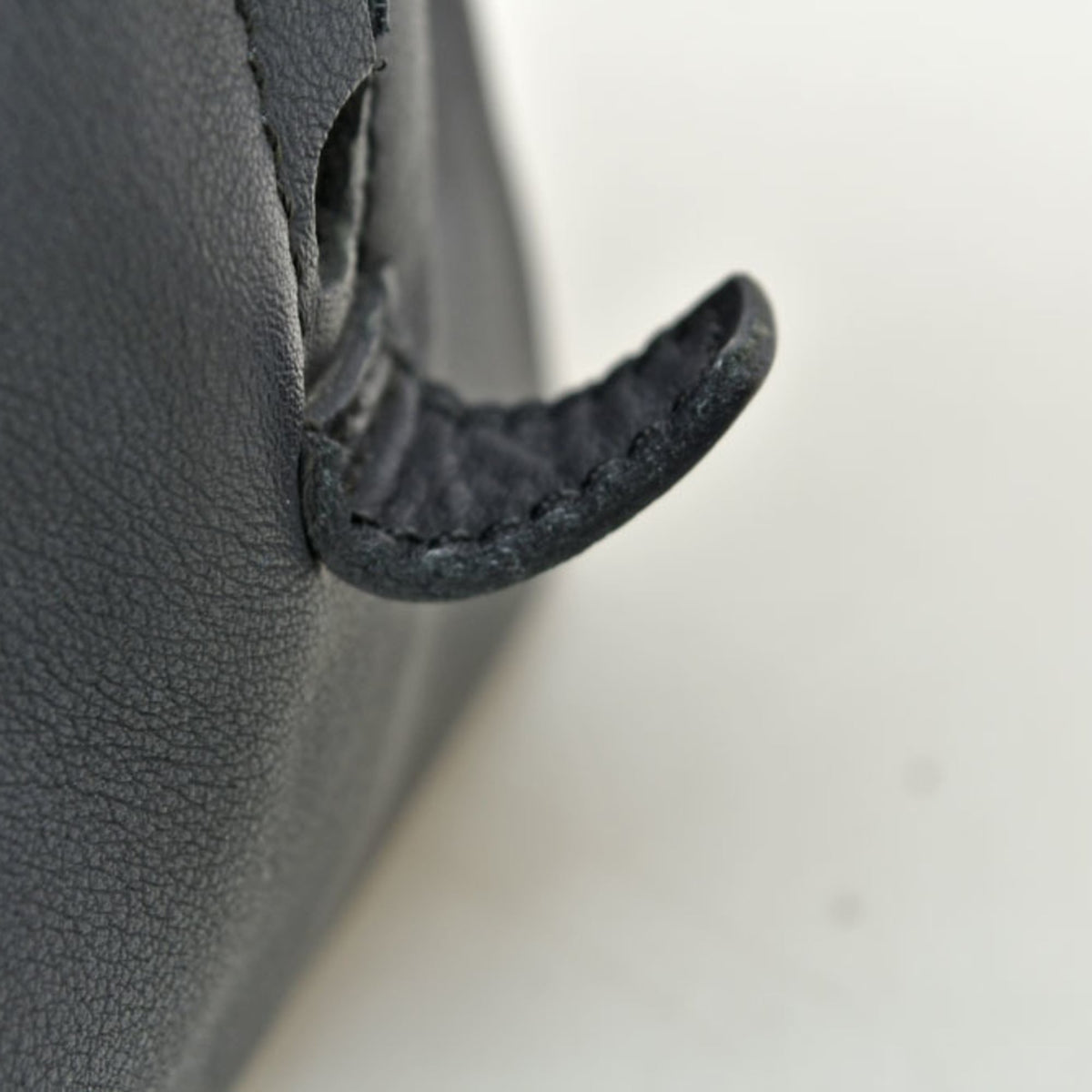Loewe Black Leather Handbag (Pre-Owned)