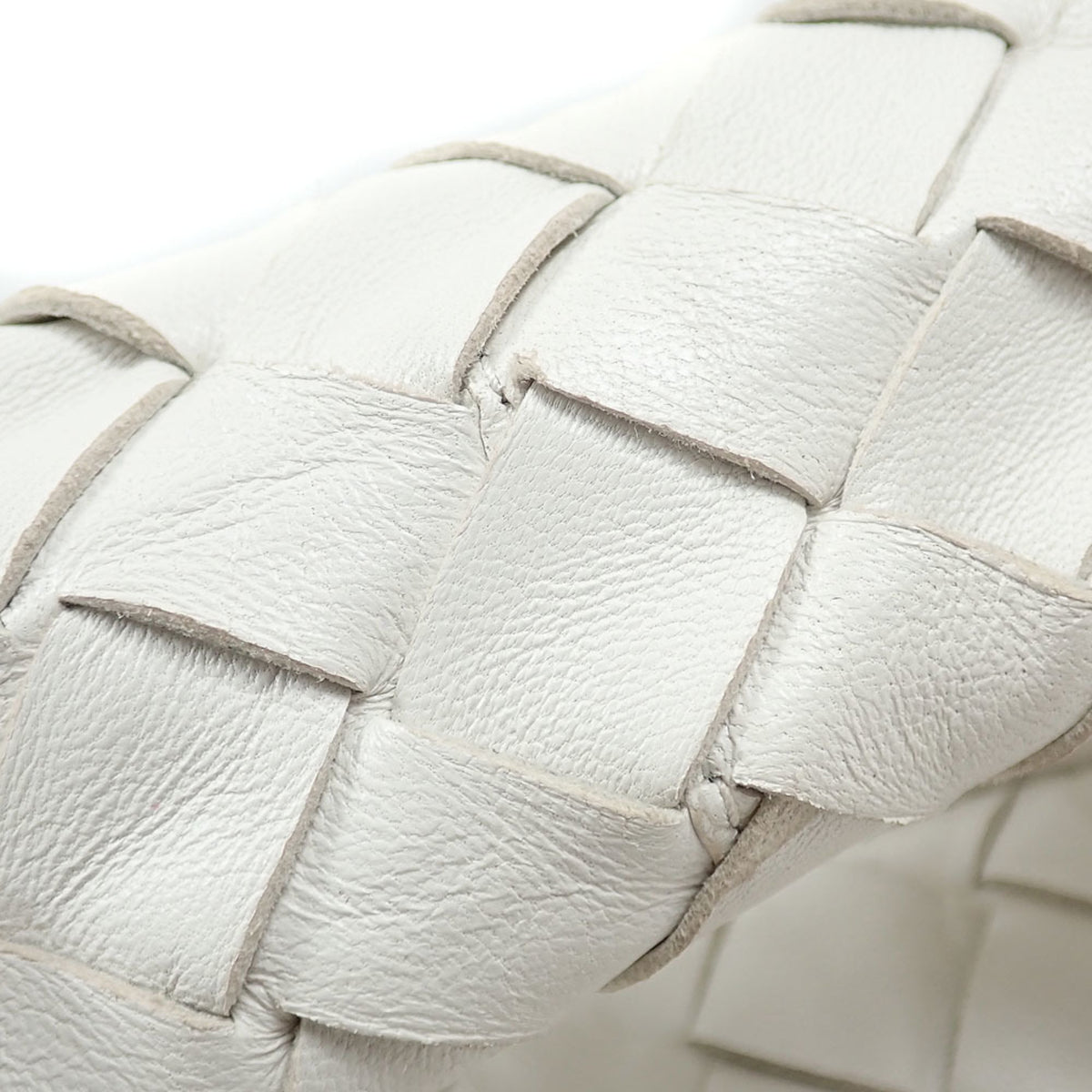 Bottega Veneta White Leather Shoulder Bag (Pre-Owned)