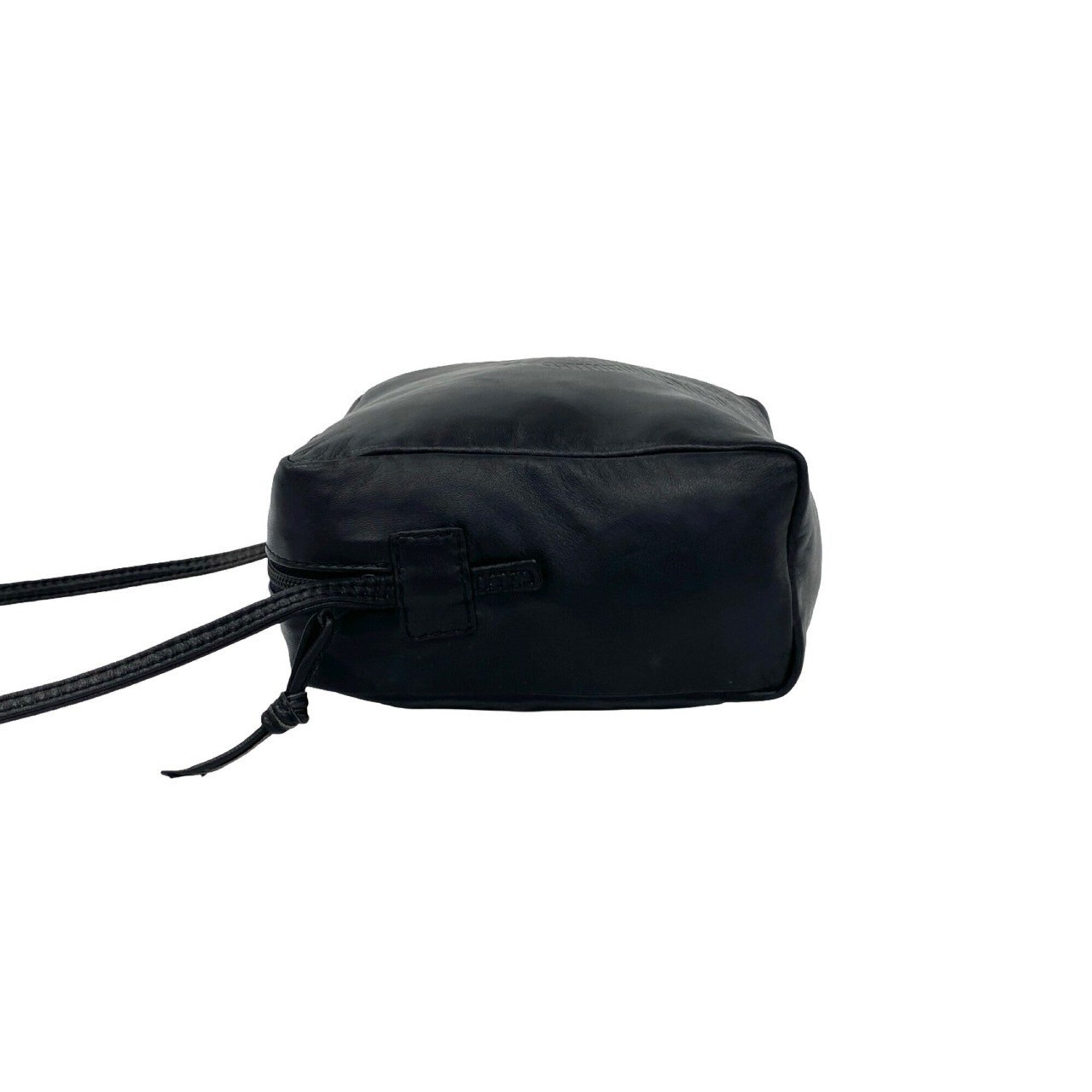 Loewe Black Leather Pochette Shoulder Bag (Pre-Owned)